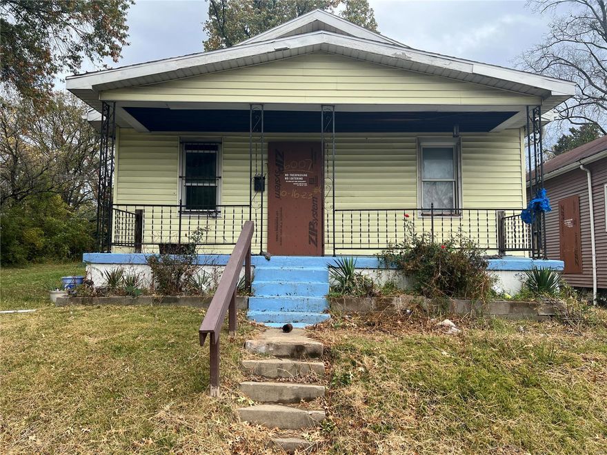Back on the market at no fault of the seller. Welcome investors! This 2 bedroom 1 bathroom home in Walnut Park will make for a great investment property after a full rehab. The property needs TLC, however, the existing floorplan will be extremely functional once cleaned up. Property is to be sold in AS IS condition. Seller to make no repairs or warranties.