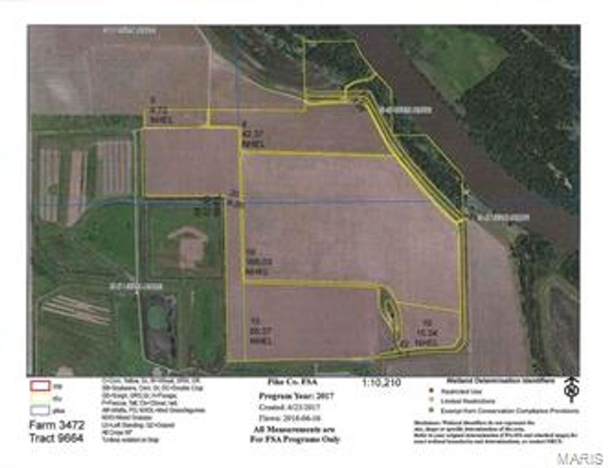 Prime Mississippi bottom tillable tract.  Located north of Clarence Cannon National Wildlife Refuge, fronts on the river, levee is updated with larger pump, joins active duck club.