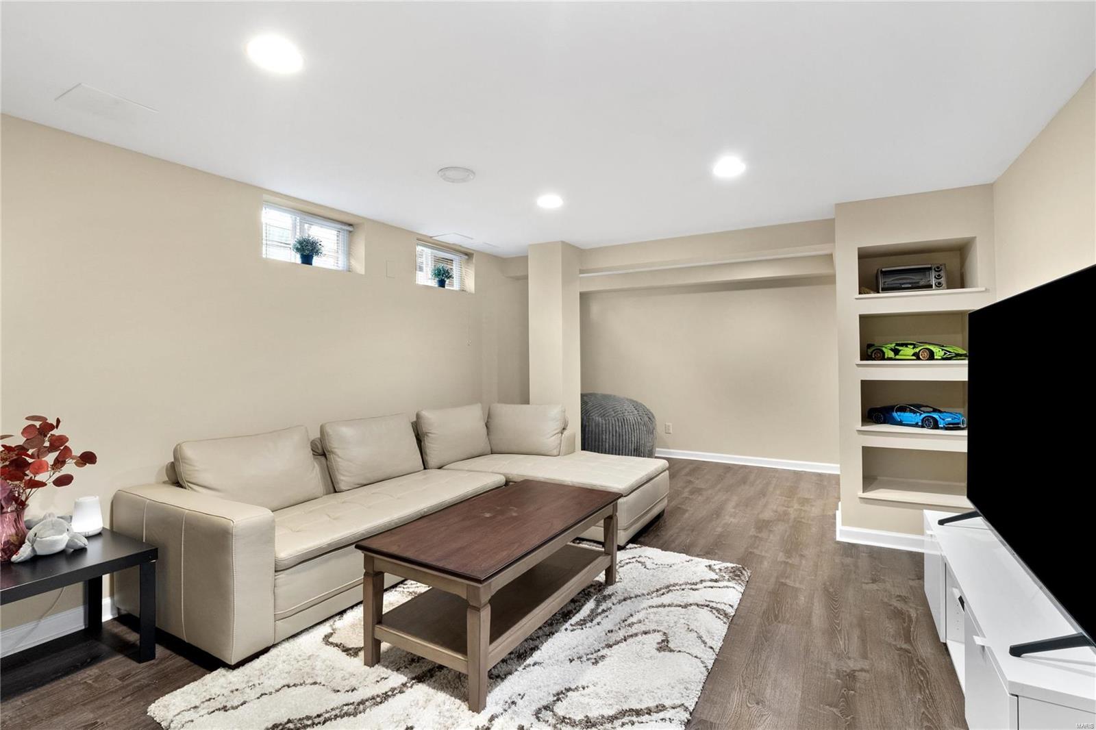 Wildwood, Missouri 63011, United States, 4 Bedrooms Bedrooms, ,4 BathroomsBathrooms,Residential,Pending,35992