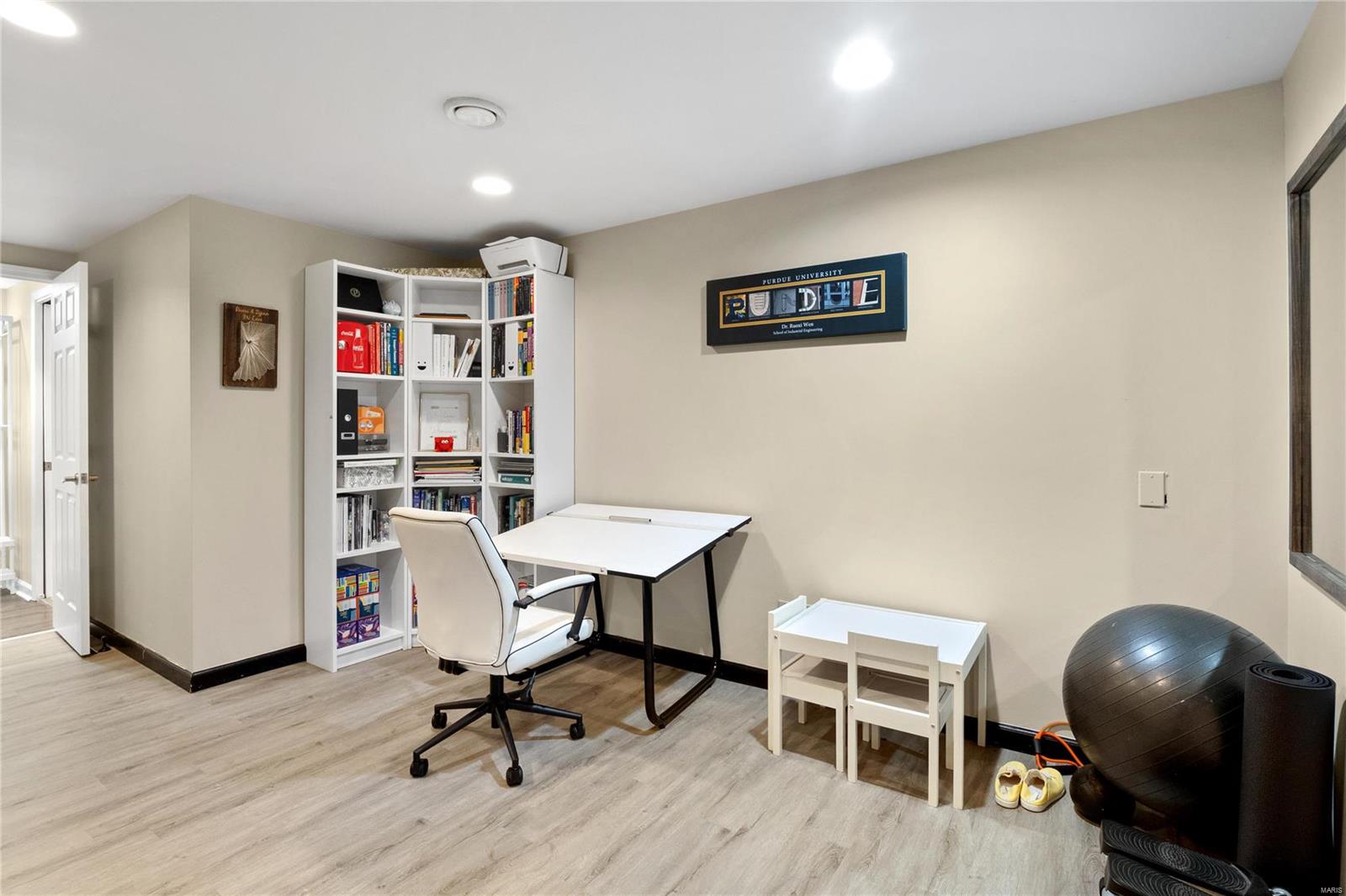 Wildwood, Missouri 63011, United States, 4 Bedrooms Bedrooms, ,4 BathroomsBathrooms,Residential,Pending,35992