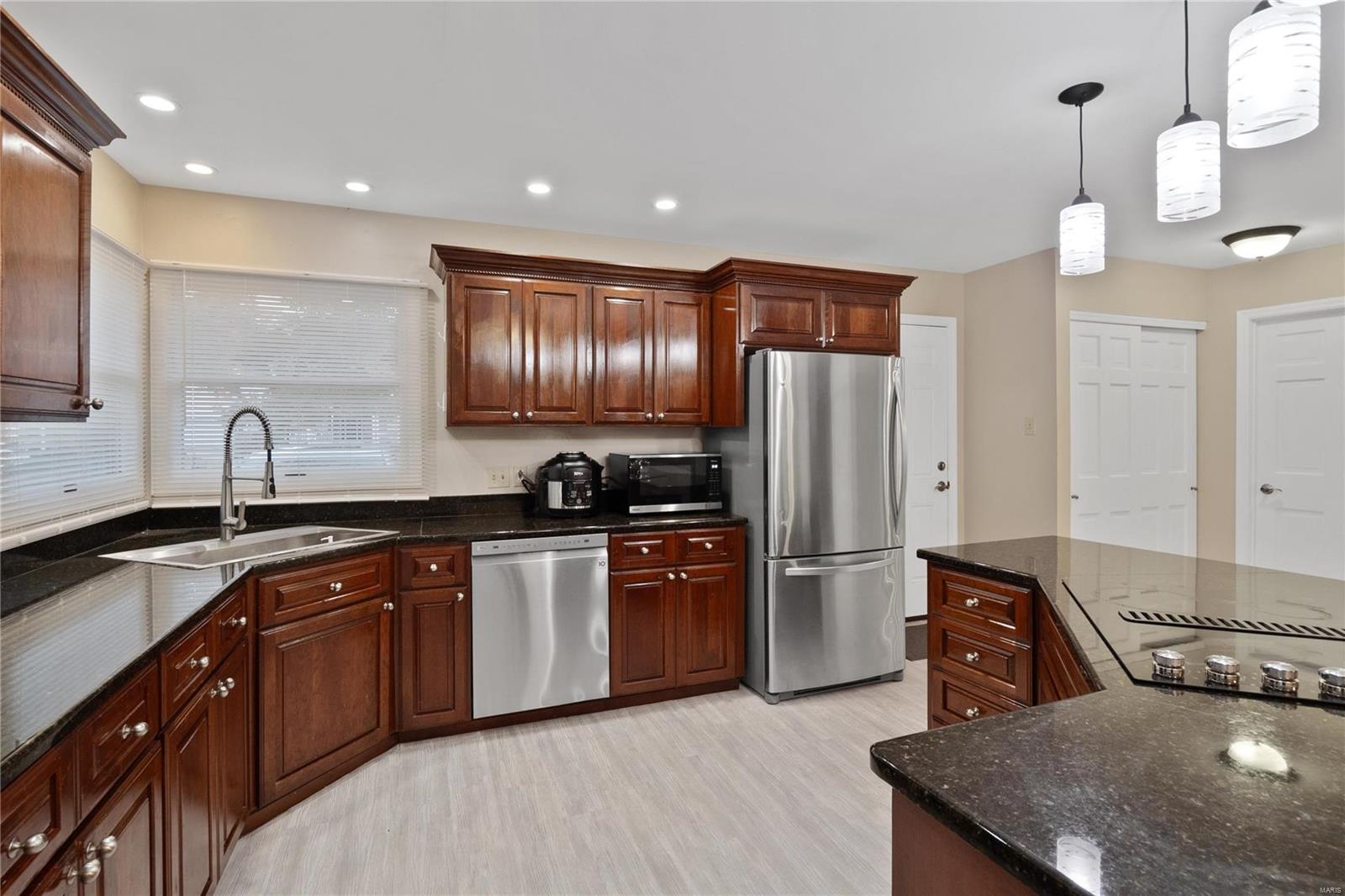 Wildwood, Missouri 63011, United States, 4 Bedrooms Bedrooms, ,4 BathroomsBathrooms,Residential,Pending,35992