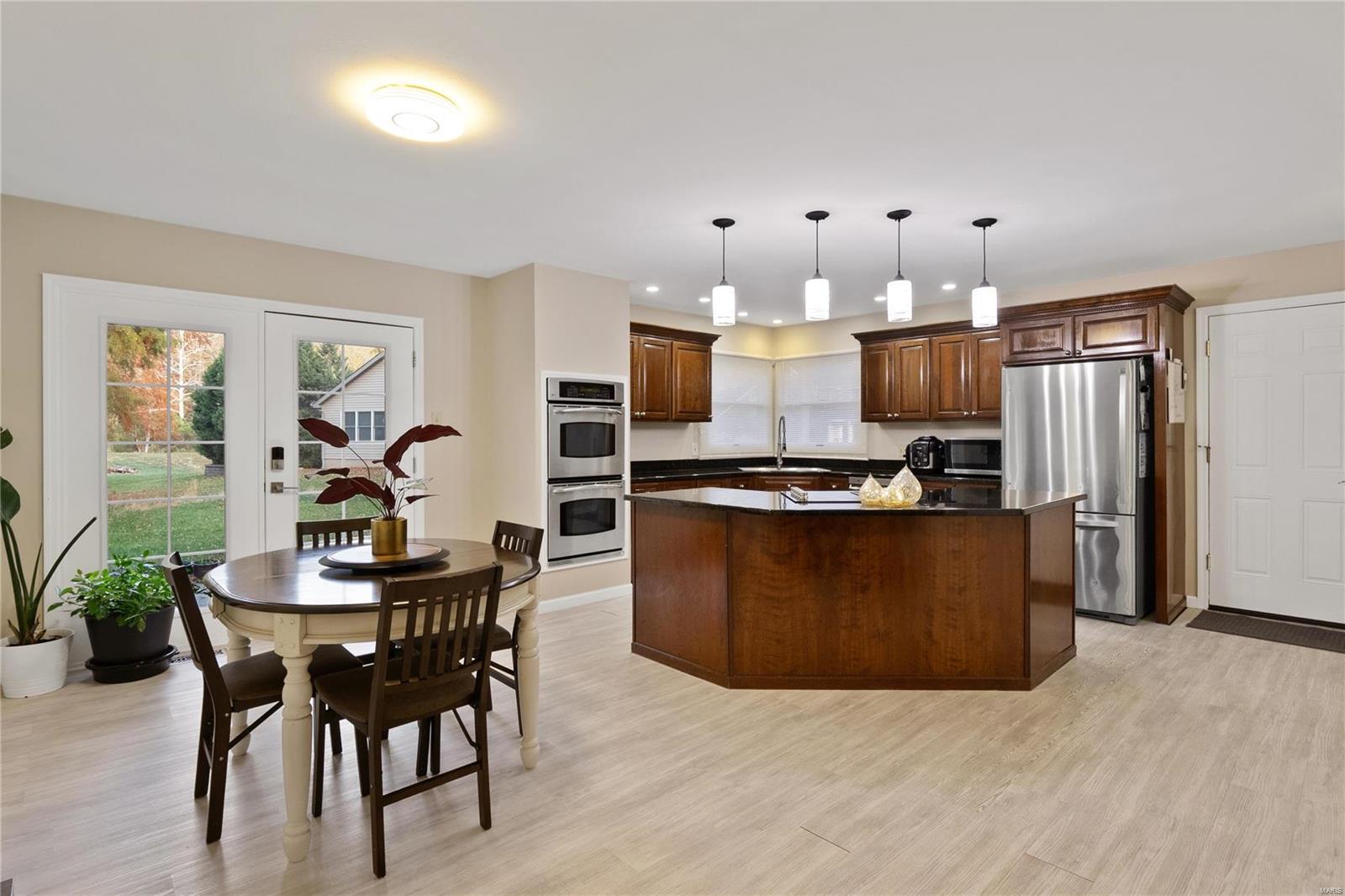 Wildwood, Missouri 63011, United States, 4 Bedrooms Bedrooms, ,4 BathroomsBathrooms,Residential,Pending,35992