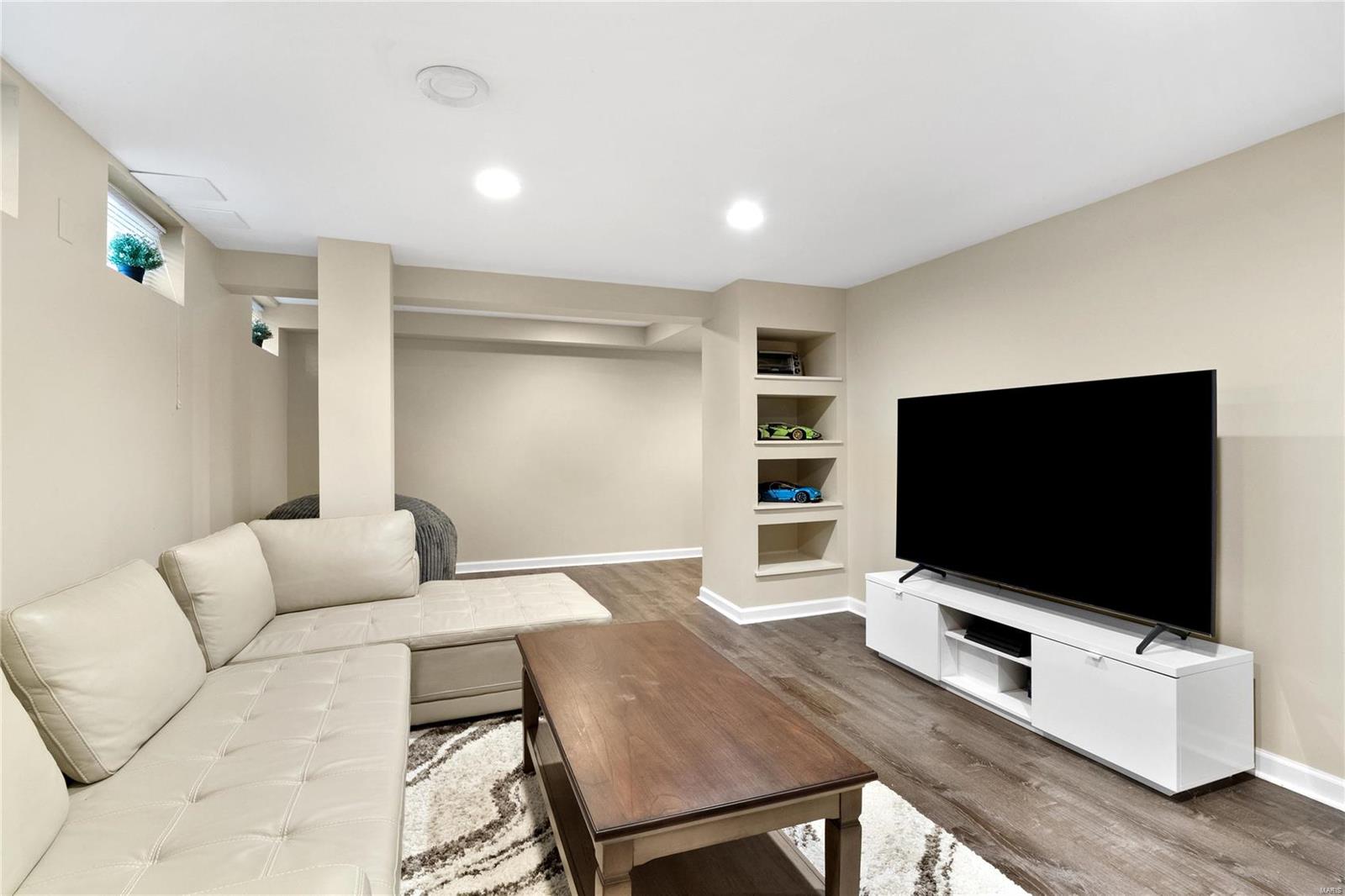 Wildwood, Missouri 63011, United States, 4 Bedrooms Bedrooms, ,4 BathroomsBathrooms,Residential,Pending,35992