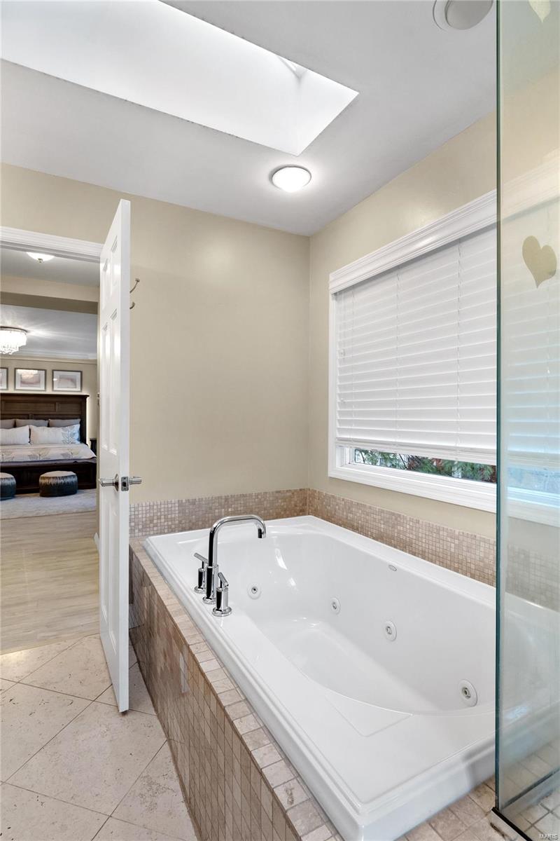 Wildwood, Missouri 63011, United States, 4 Bedrooms Bedrooms, ,4 BathroomsBathrooms,Residential,Pending,35992