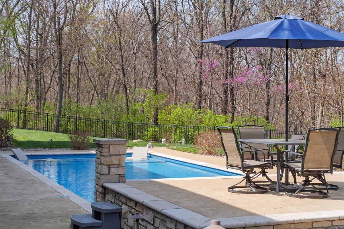 Troy, Illinois 62294, United States, 5 Bedrooms Bedrooms, ,5 BathroomsBathrooms,Residential,Pending,103822