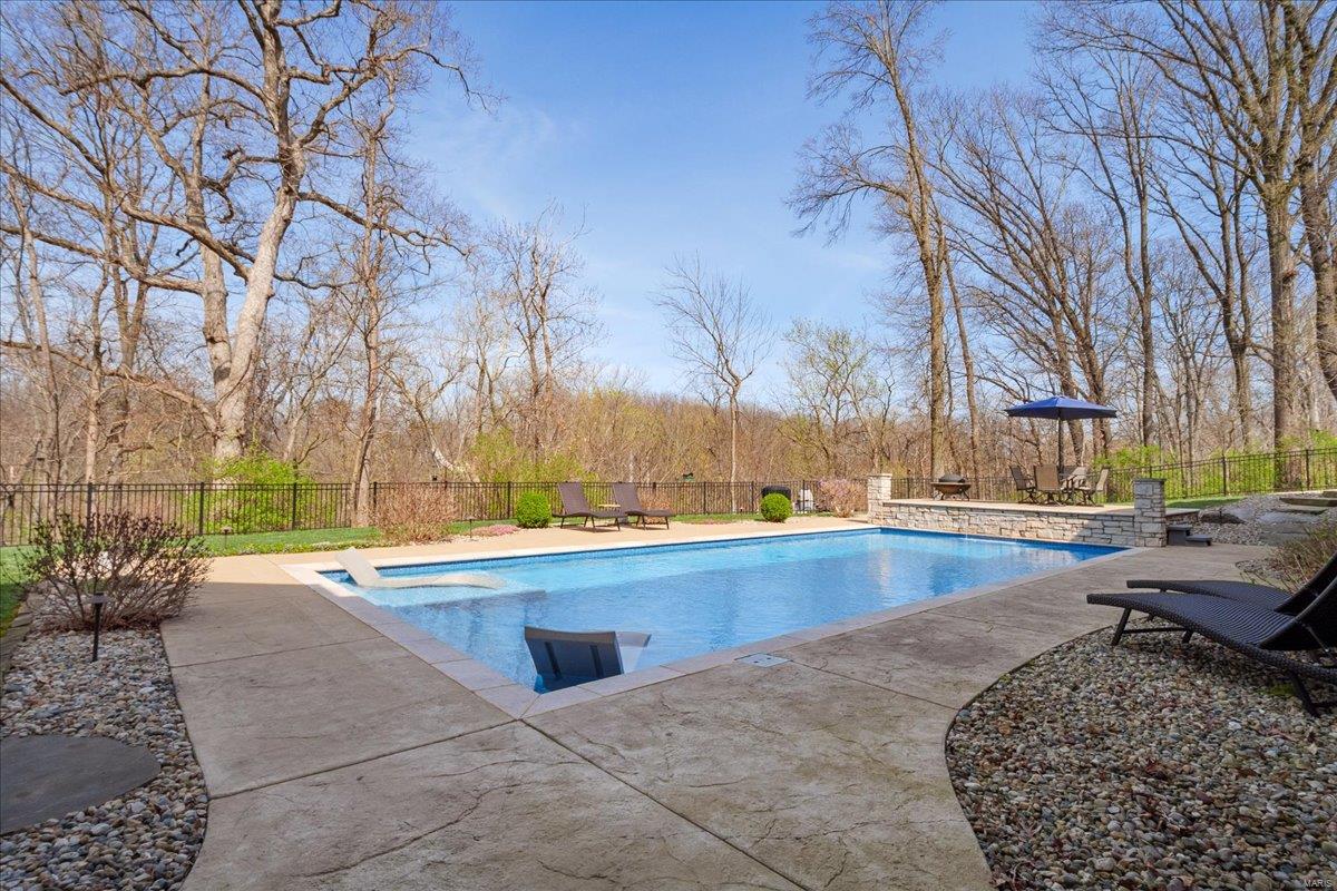 Troy, Illinois 62294, United States, 5 Bedrooms Bedrooms, ,5 BathroomsBathrooms,Residential,Pending,103822