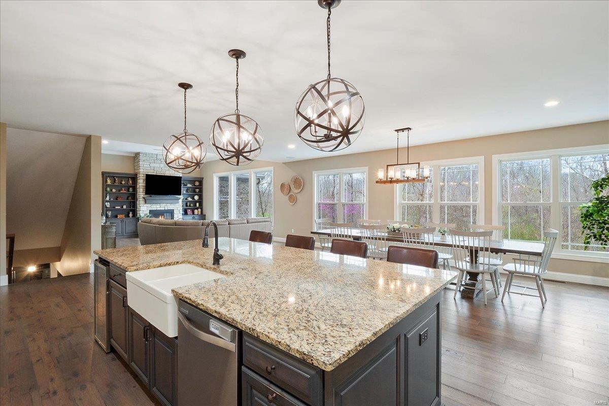 Troy, Illinois 62294, United States, 5 Bedrooms Bedrooms, ,5 BathroomsBathrooms,Residential,Pending,103822