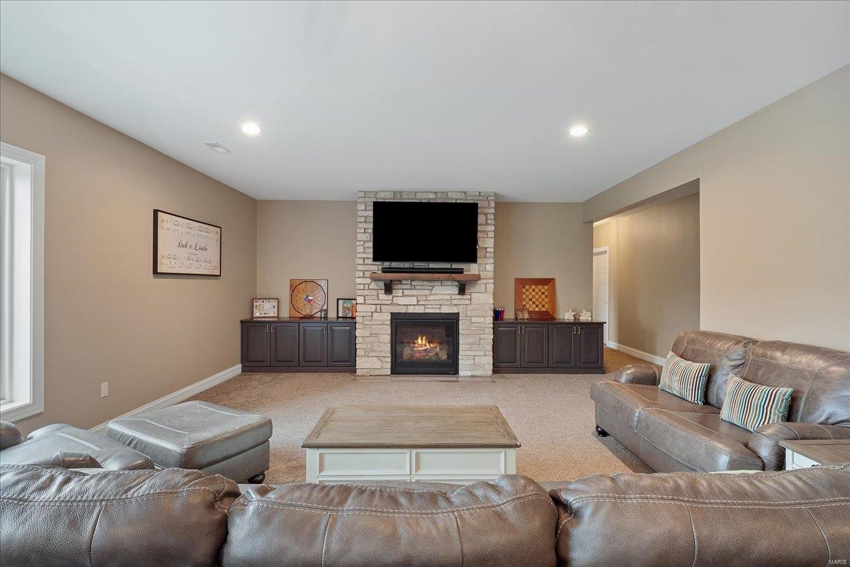 Troy, Illinois 62294, United States, 5 Bedrooms Bedrooms, ,5 BathroomsBathrooms,Residential,Pending,103822