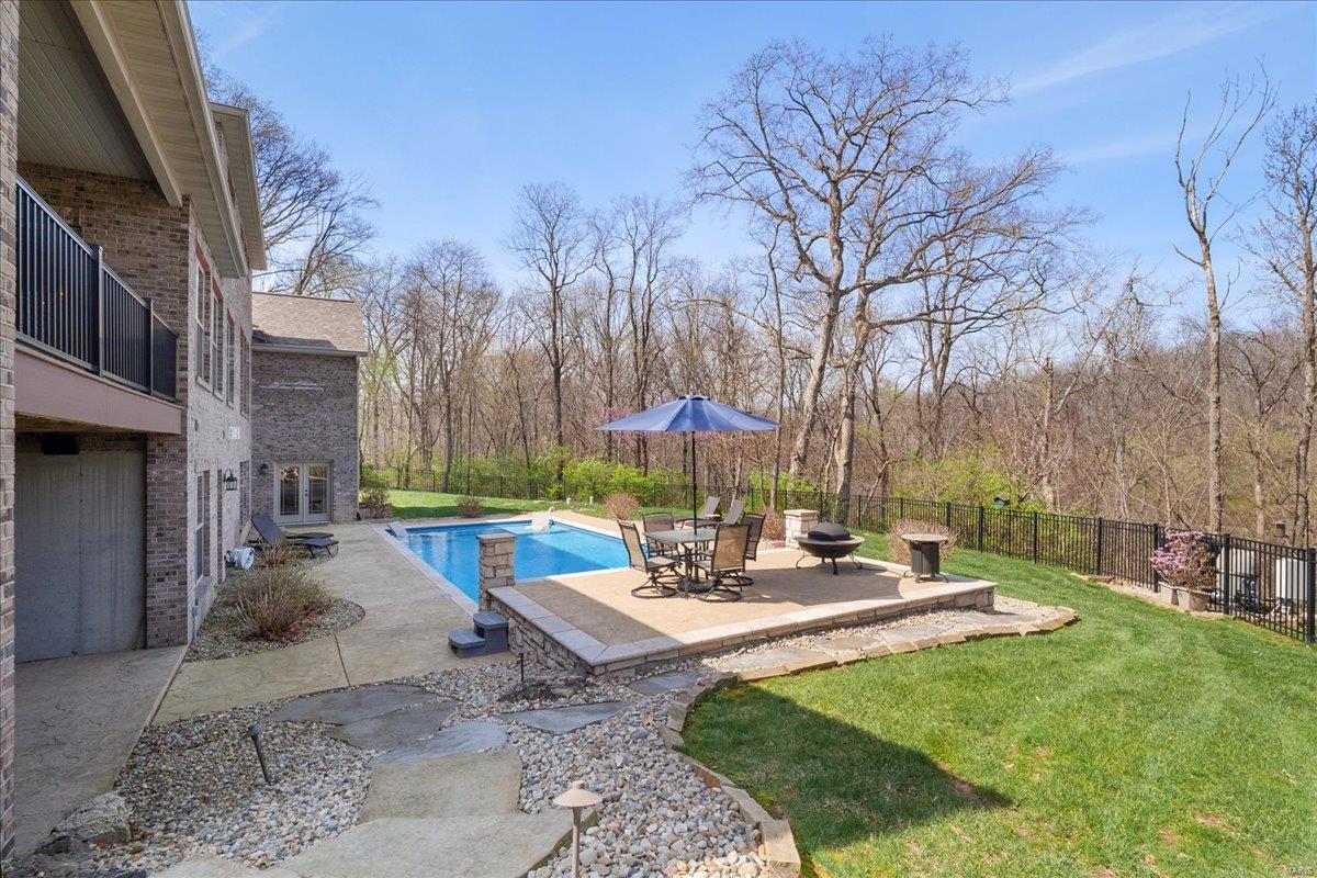 Troy, Illinois 62294, United States, 5 Bedrooms Bedrooms, ,5 BathroomsBathrooms,Residential,Pending,103822