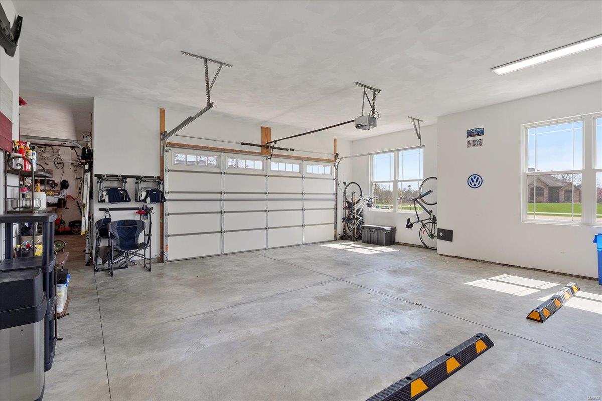 Troy, Illinois 62294, United States, 5 Bedrooms Bedrooms, ,5 BathroomsBathrooms,Residential,Pending,103822