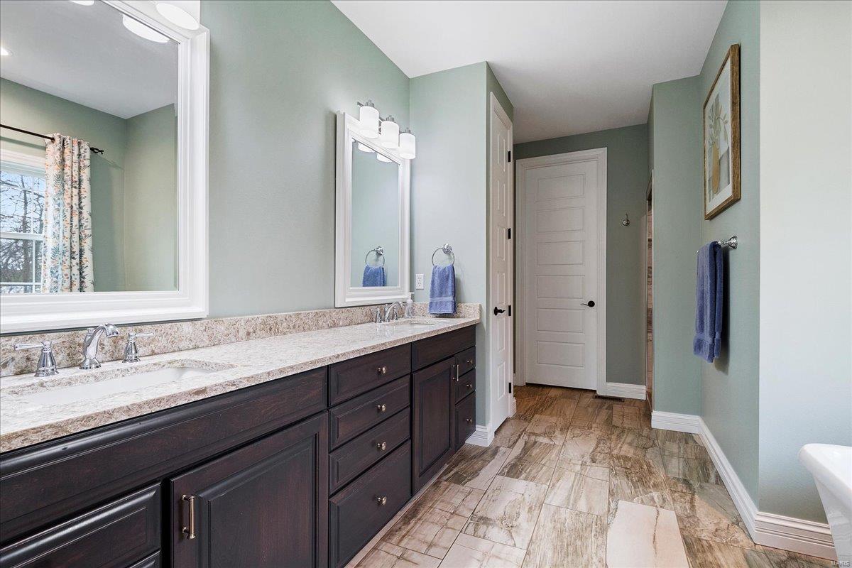 Troy, Illinois 62294, United States, 5 Bedrooms Bedrooms, ,5 BathroomsBathrooms,Residential,Pending,103822