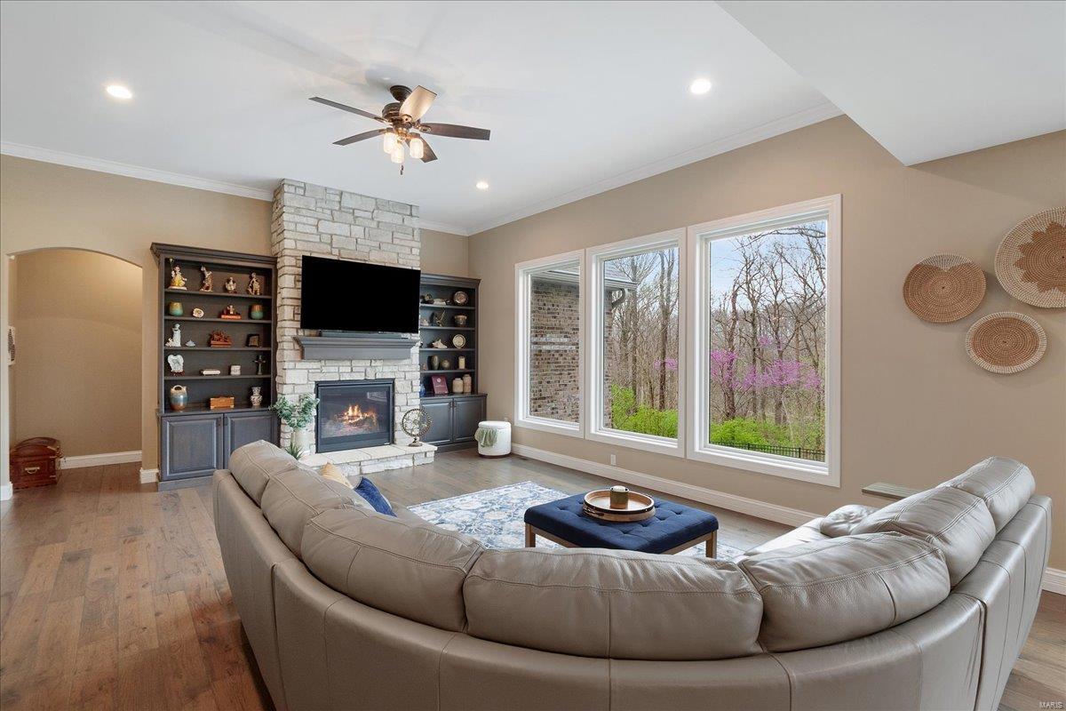 Troy, Illinois 62294, United States, 5 Bedrooms Bedrooms, ,5 BathroomsBathrooms,Residential,Pending,103822