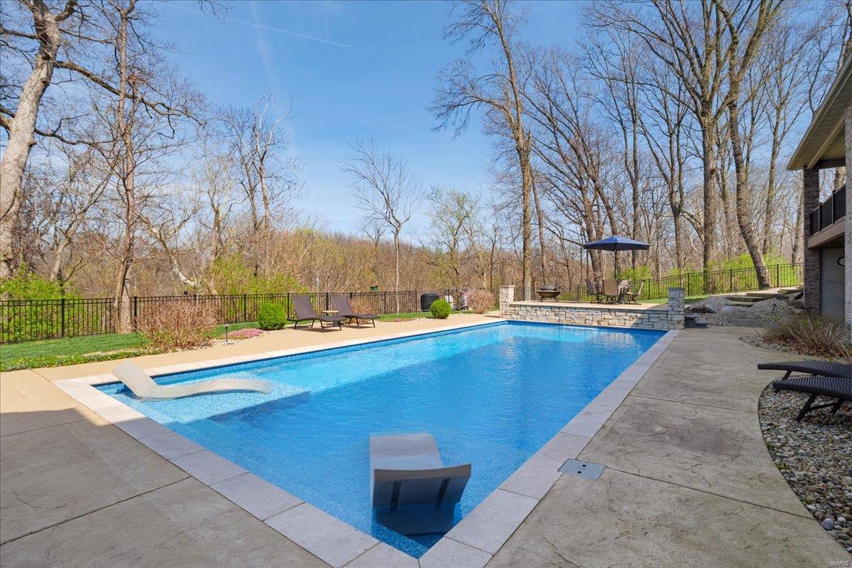 Troy, Illinois 62294, United States, 5 Bedrooms Bedrooms, ,5 BathroomsBathrooms,Residential,Pending,103822