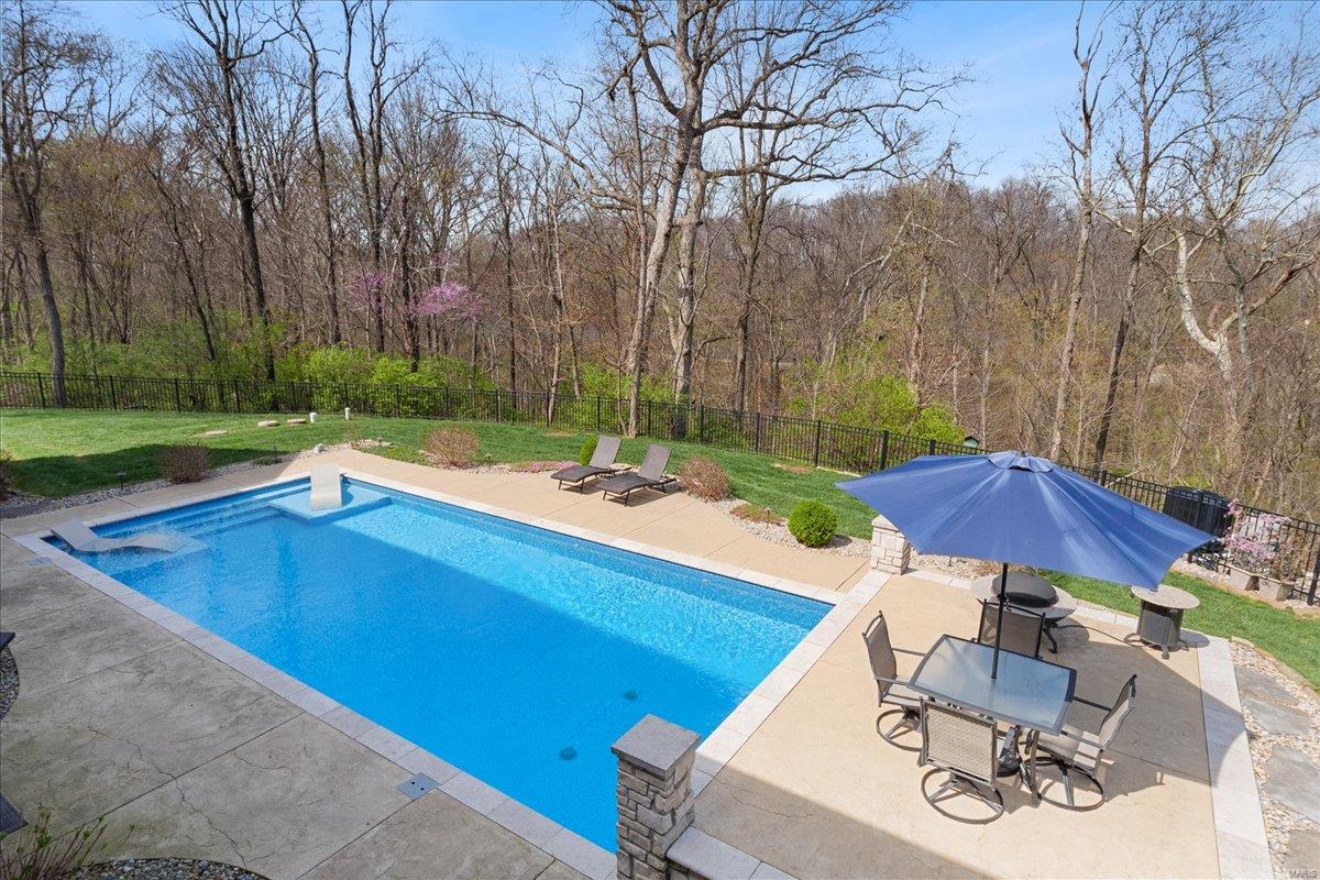 Troy, Illinois 62294, United States, 5 Bedrooms Bedrooms, ,5 BathroomsBathrooms,Residential,Pending,103822