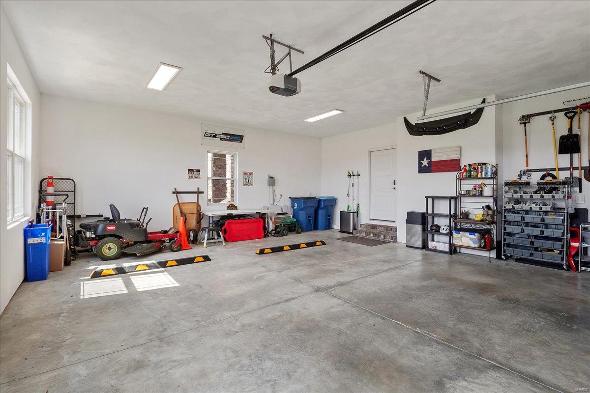 Troy, Illinois 62294, United States, 5 Bedrooms Bedrooms, ,5 BathroomsBathrooms,Residential,Pending,103822