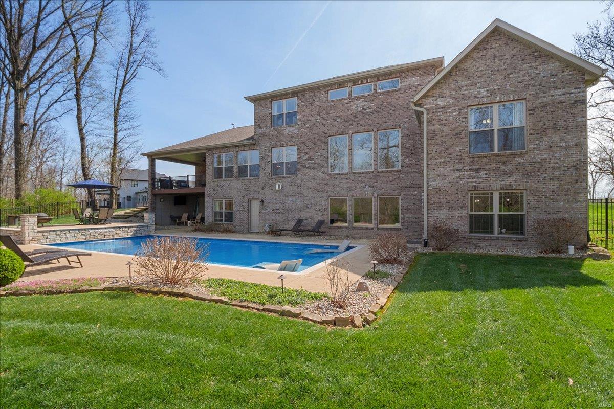 Troy, Illinois 62294, United States, 5 Bedrooms Bedrooms, ,5 BathroomsBathrooms,Residential,Pending,103822