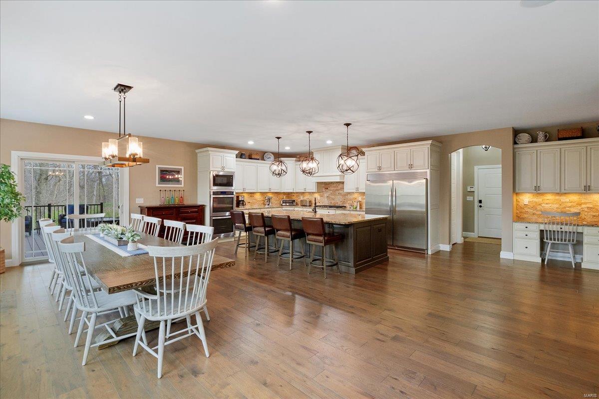 Troy, Illinois 62294, United States, 5 Bedrooms Bedrooms, ,5 BathroomsBathrooms,Residential,Pending,103822