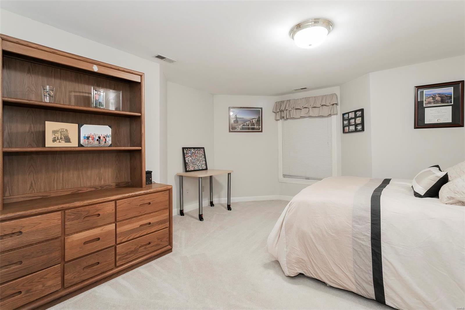 Kingspointe - Residential