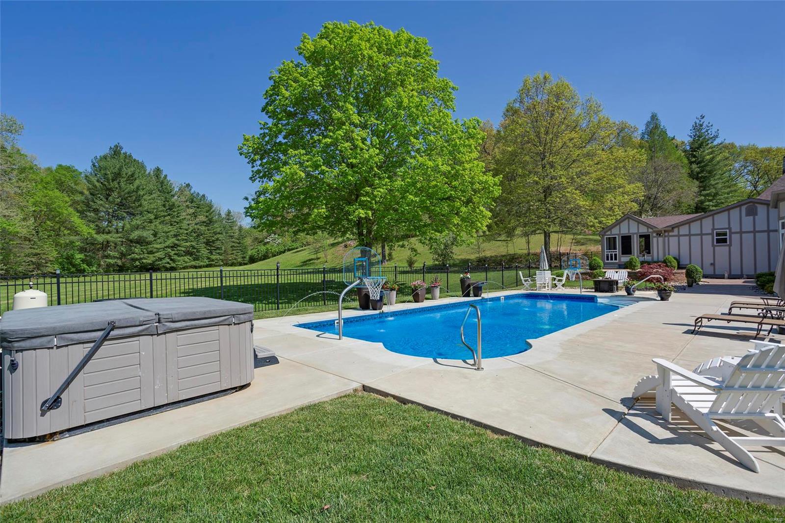 Red Bird - Residential