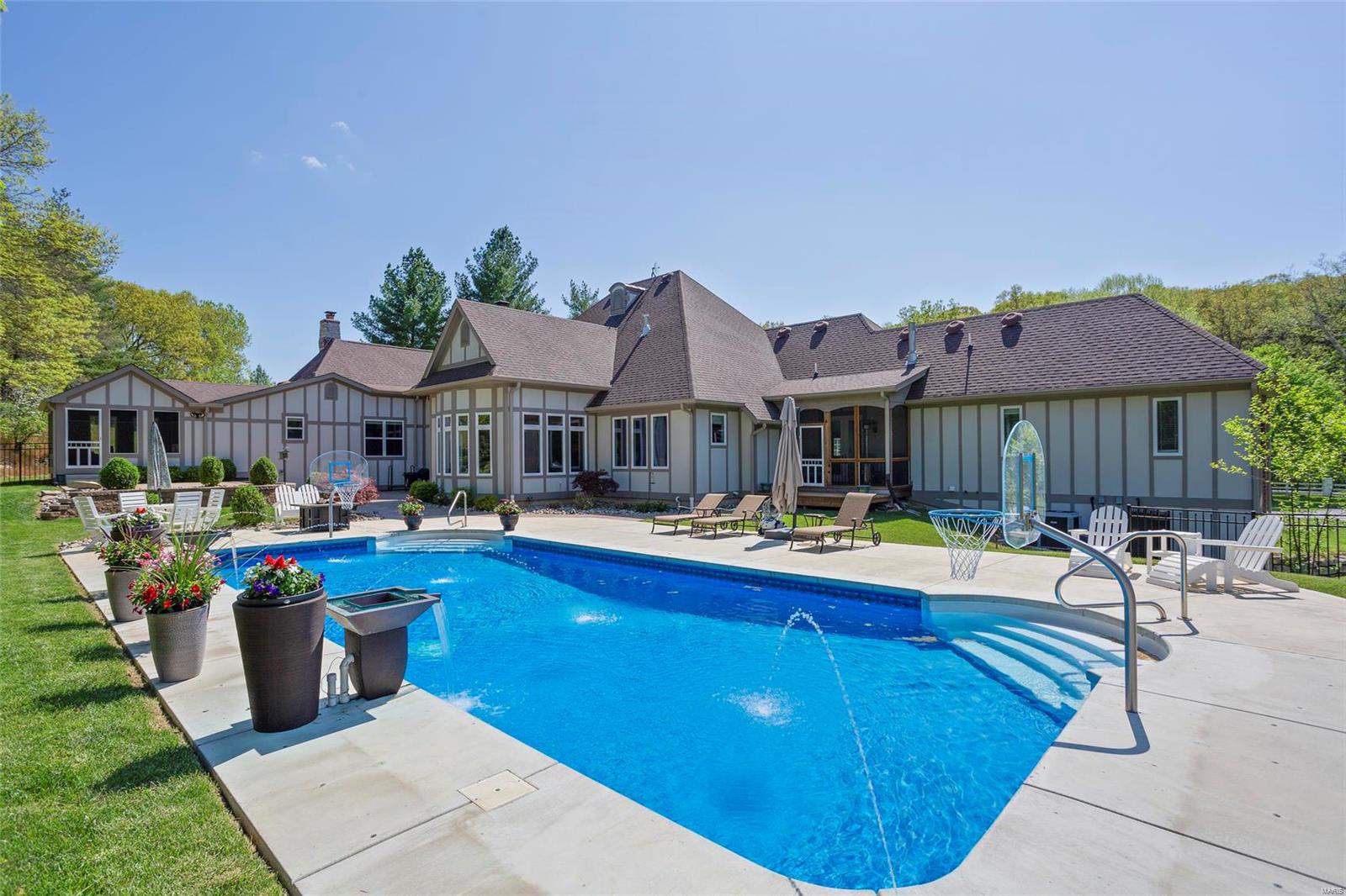 Red Bird - Residential