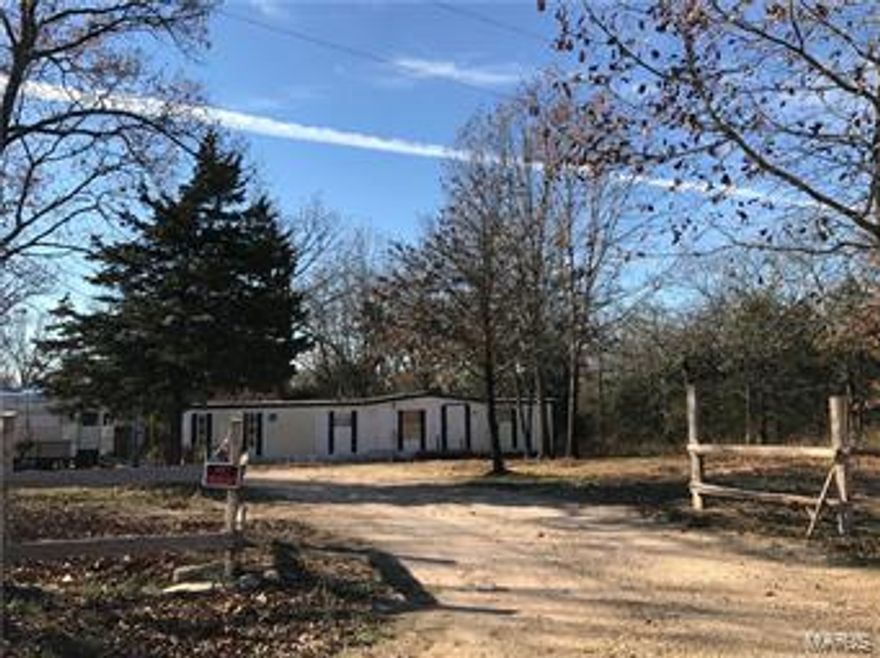 OLDER MOBILE HOME SITUATED IN A NICE COUNTRY SETTING. 28X 40 SHED.  BRING YOUR HANDYMAN FOR THIS FIXER UPPER.
