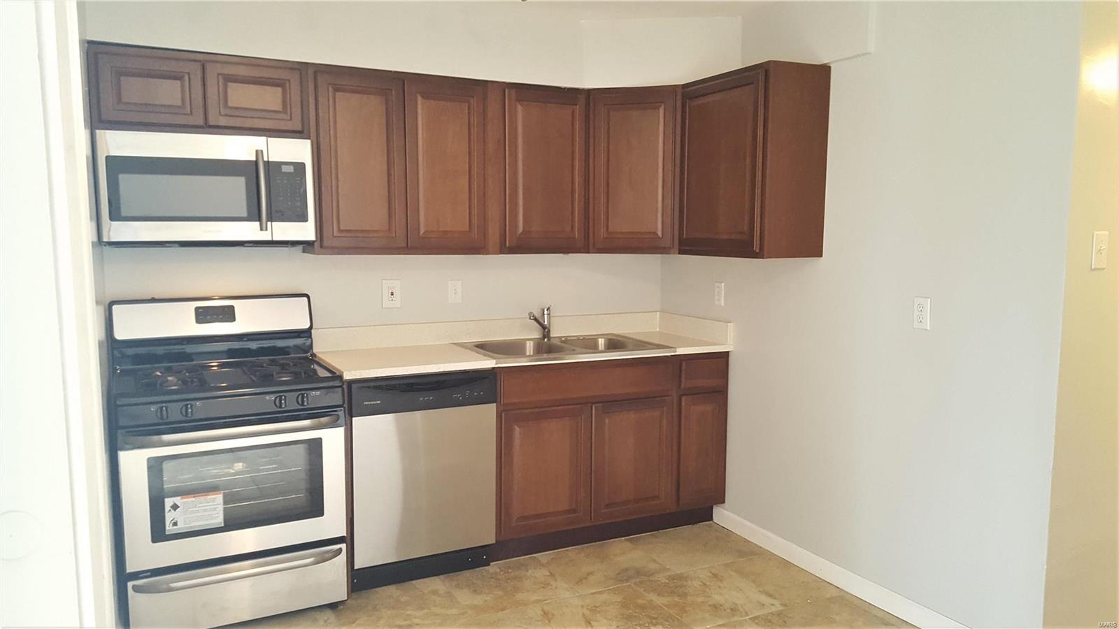 Laclede Race Track Addition - Residential Lease