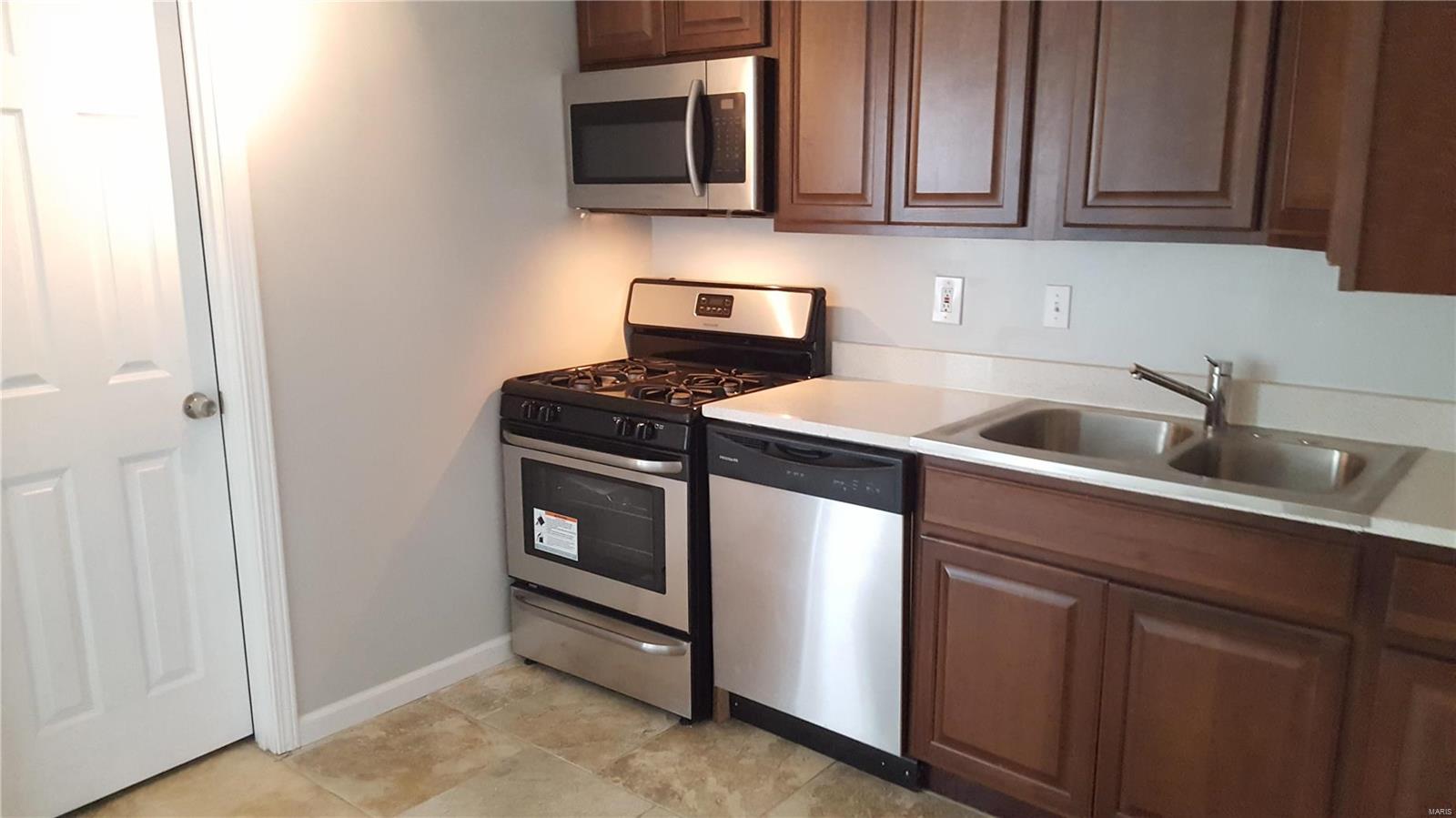 Laclede Race Track Addition - Residential Lease