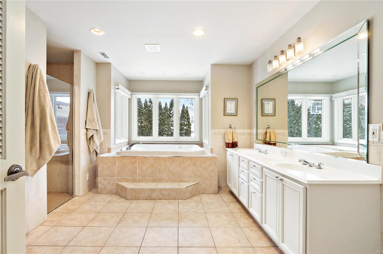 Chateaux Ladue West - Residential