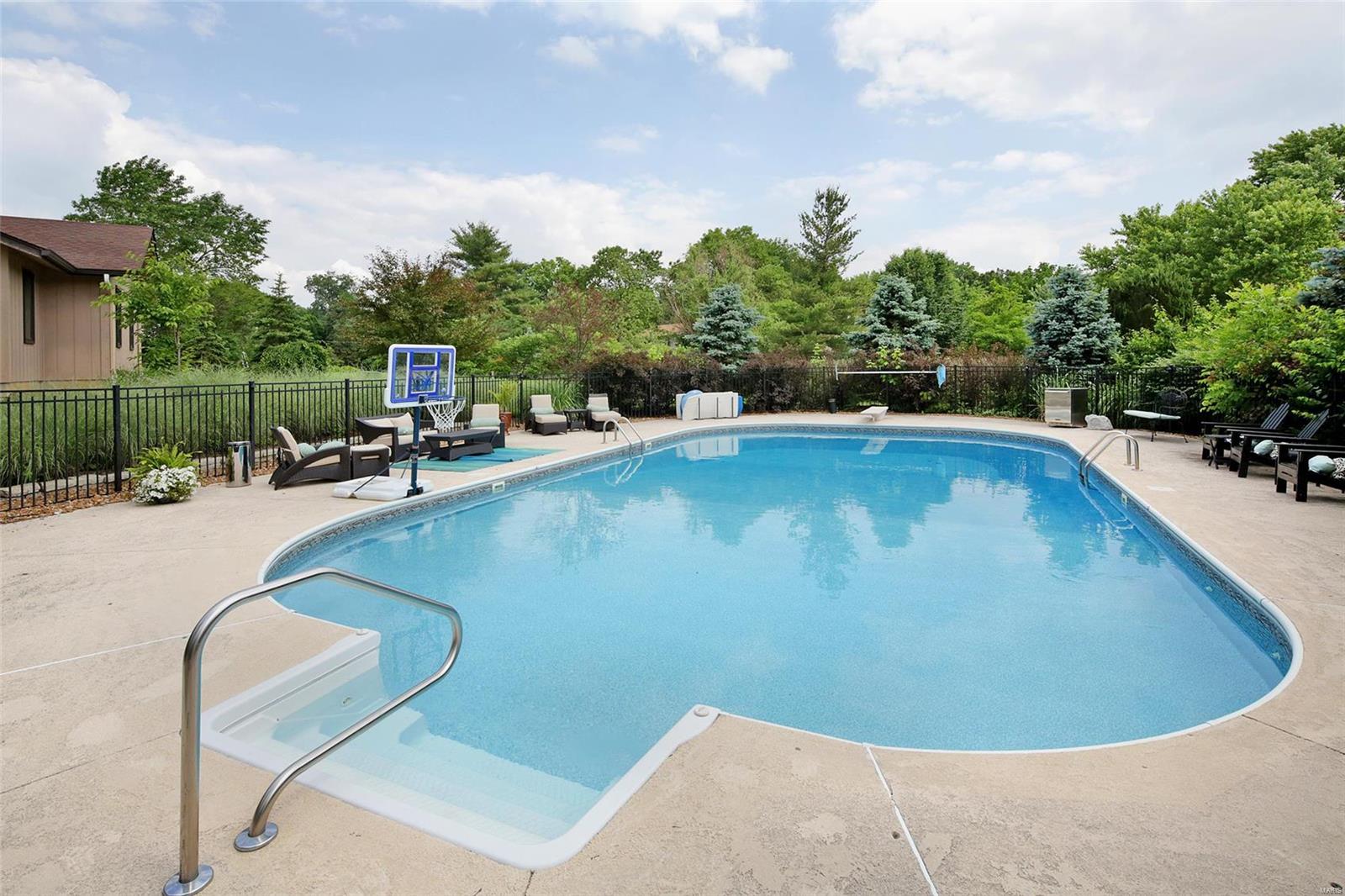 Chateaux Ladue West - Residential