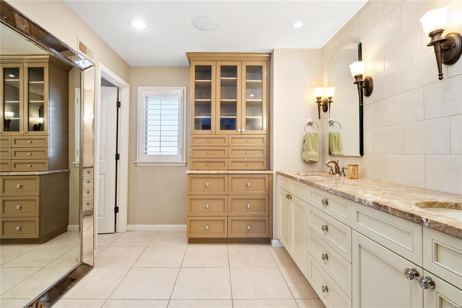 Chateaux Ladue West - Residential