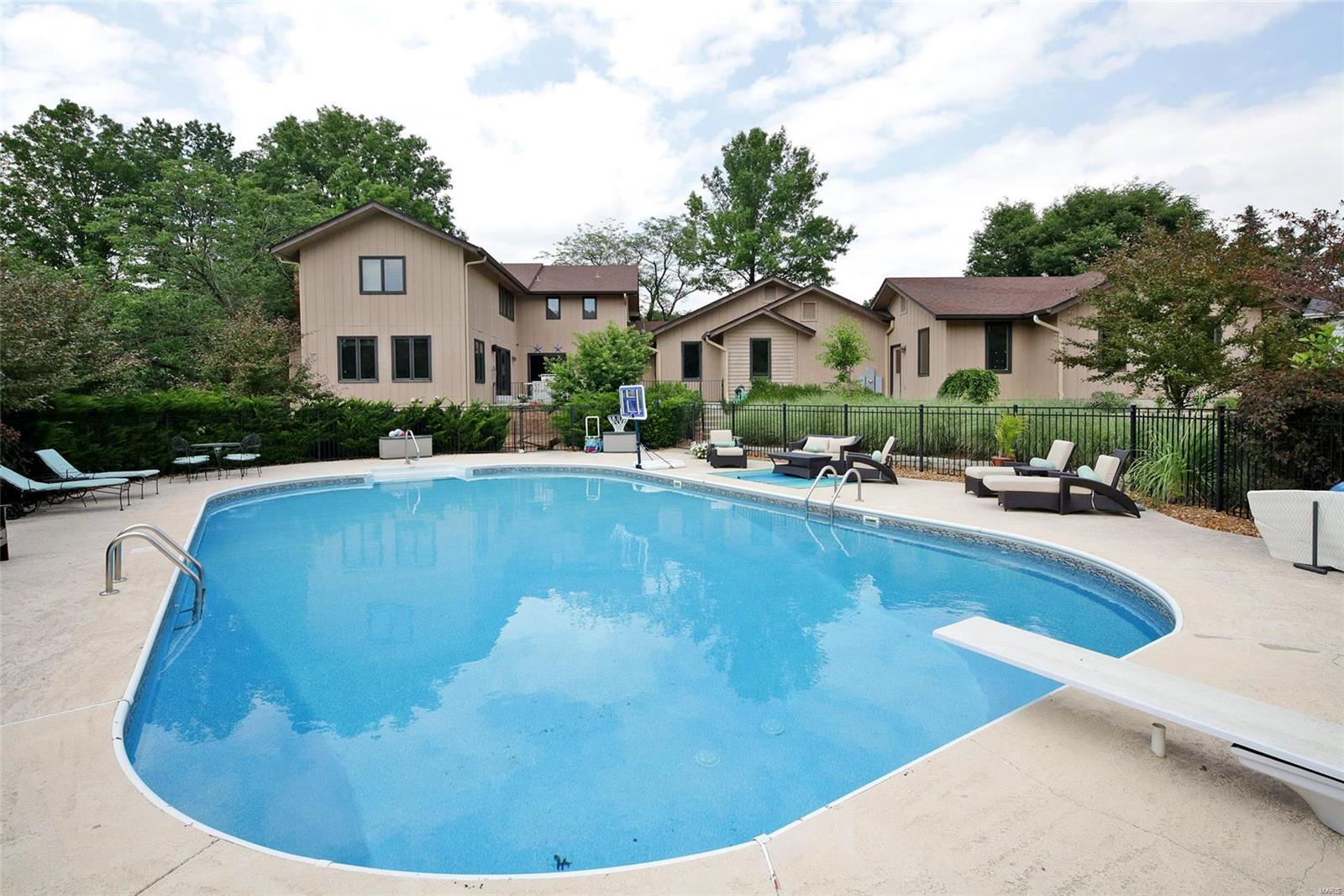 Chateaux Ladue West - Residential