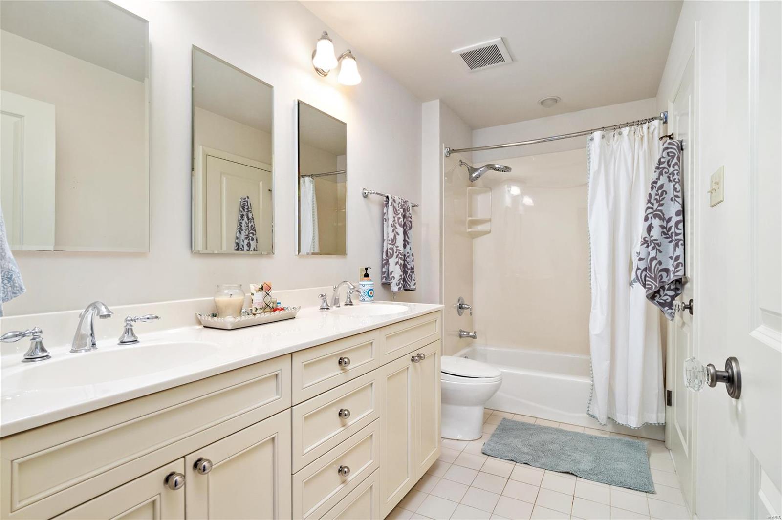 Chateaux Ladue West - Residential