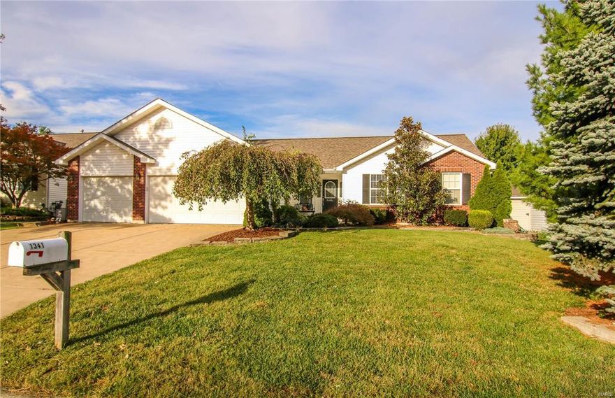 Adorable ranch home waiting for its new owners. This home has excellent finishes from the bright open floor plan to the vaulted ceilings in the great room, master bedroom, master bath and the bay area breakfast room is a beautiful bonus. The kitchen is spacious with a breakfast bar numerous cabinets and ceramic tile flooring. The Vaulted Great Room has room for entertaining and a fireplace that has been converted to a wood burning fireplace. The Master Bedroom is spacious with a huge master bathroom suite and a walk in closet. The lower level is finished with three additional possible sleeping areas and a family room. The back yard has plenty of room with a covered deck and the common area behind the property line.