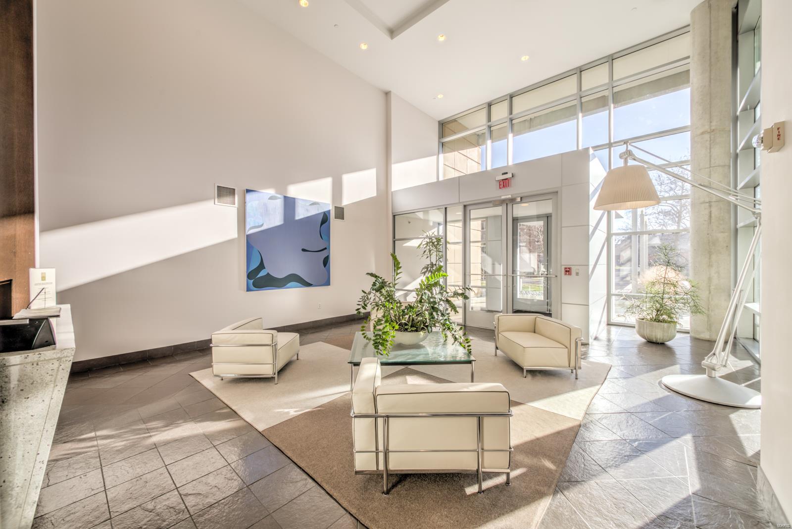 4545 Lindell Blvd - Residential