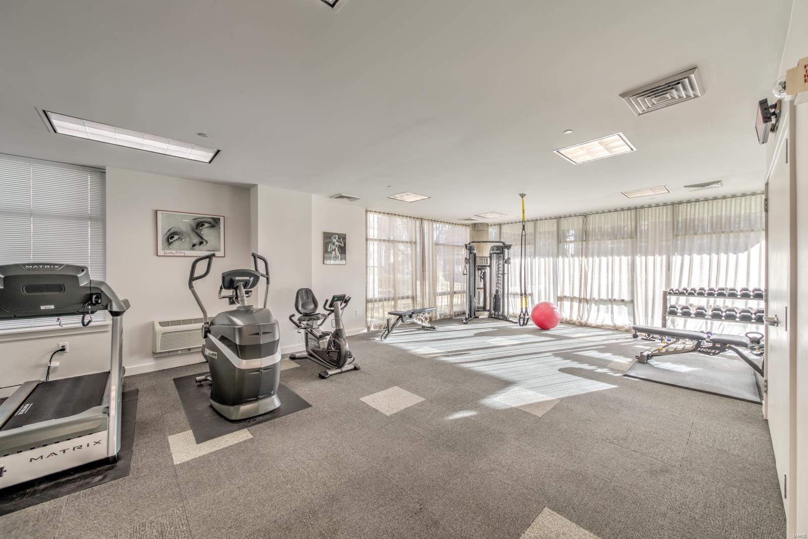 4545 Lindell Blvd - Residential