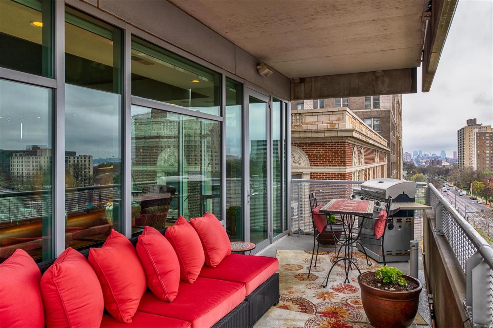 4545 Lindell Blvd - Residential