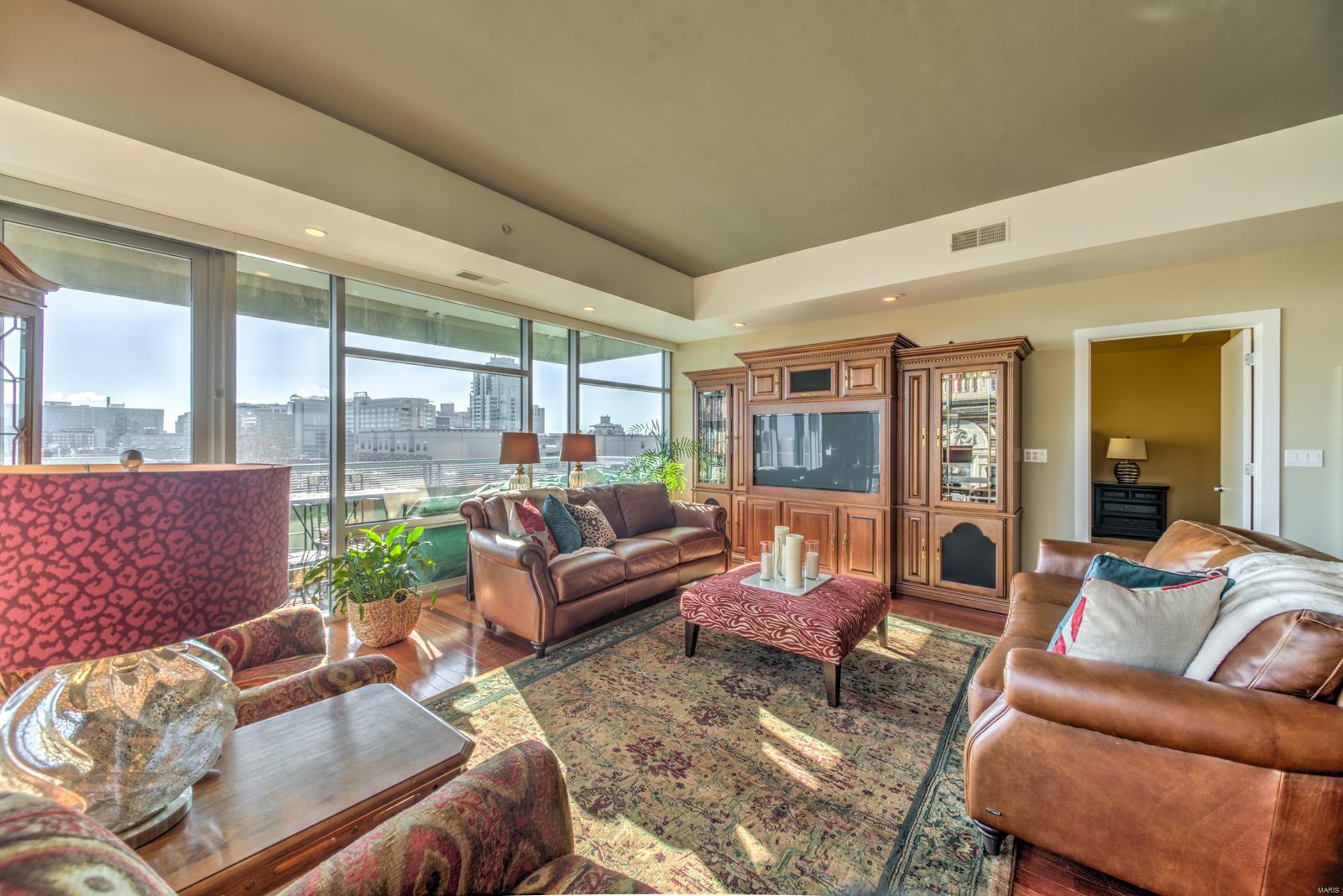 4545 Lindell Blvd - Residential