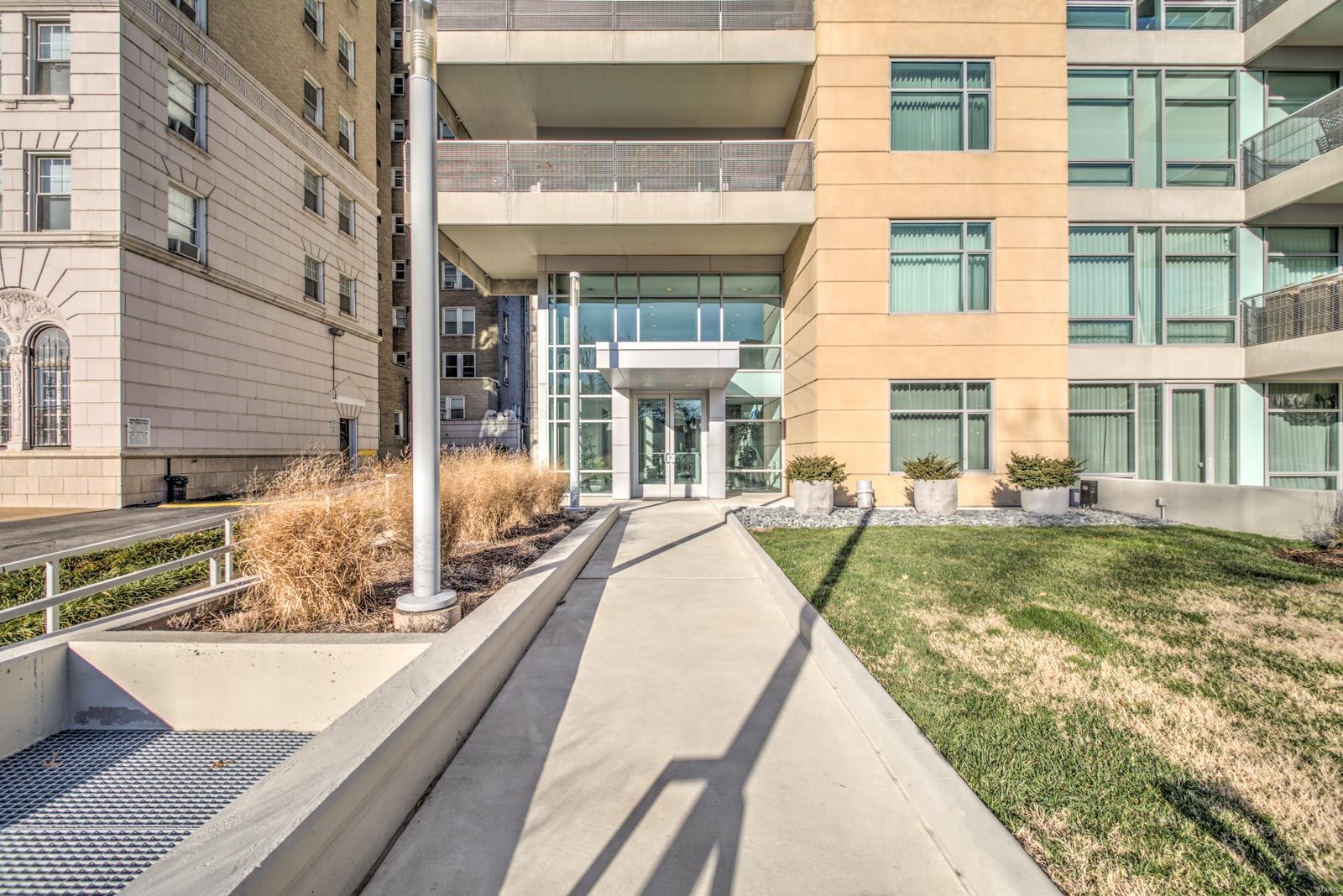 4545 Lindell Blvd - Residential