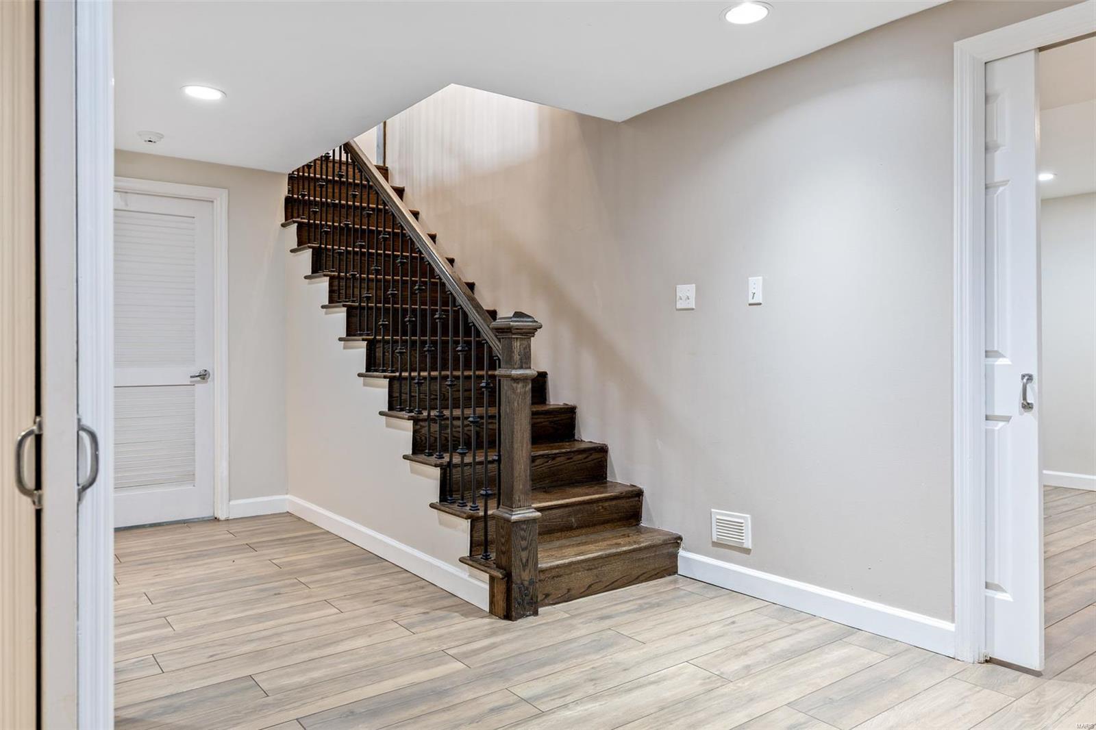 Outer Ladue Drive - Residential