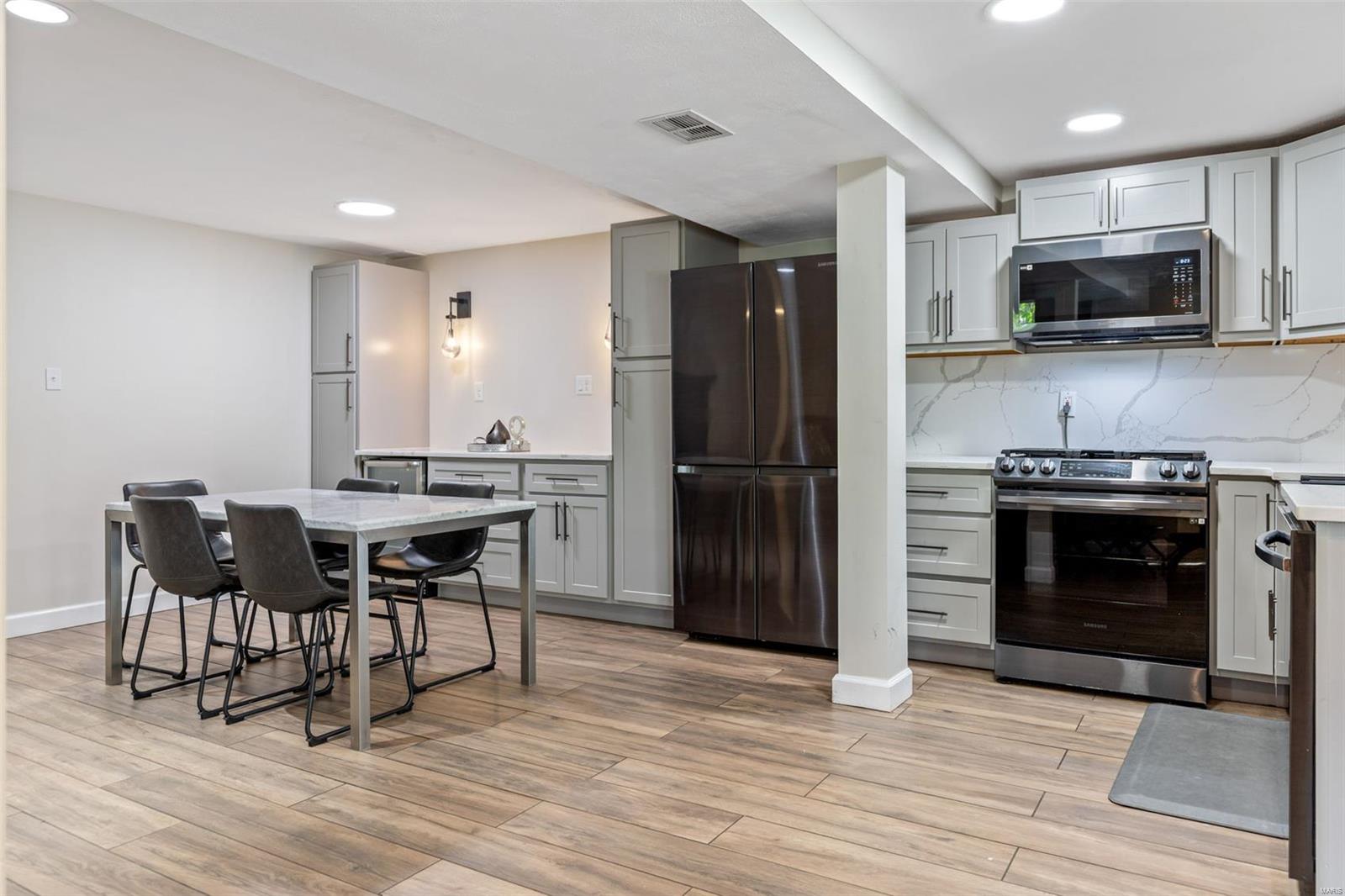 Outer Ladue Drive - Residential