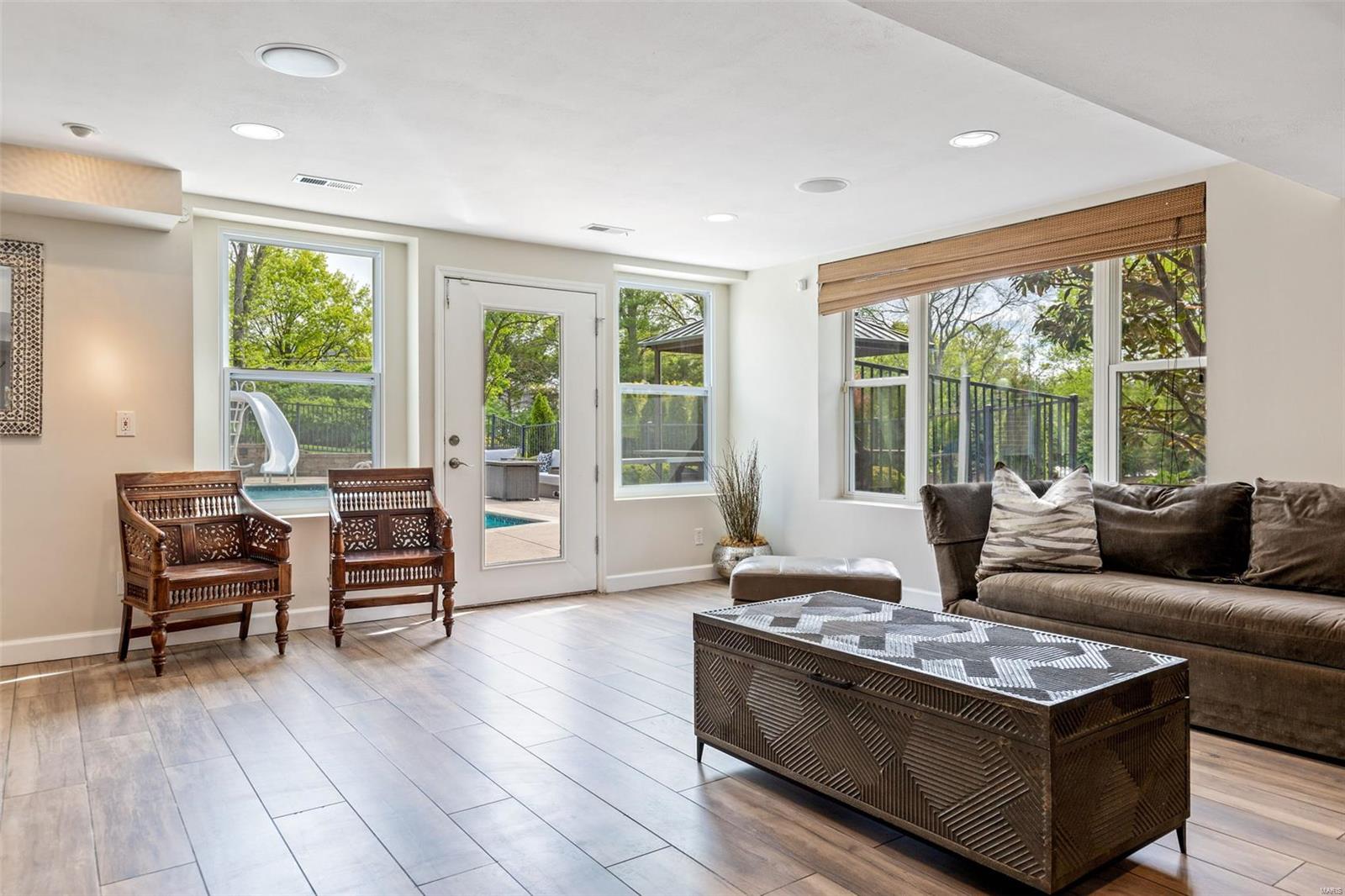 Outer Ladue Drive - Residential