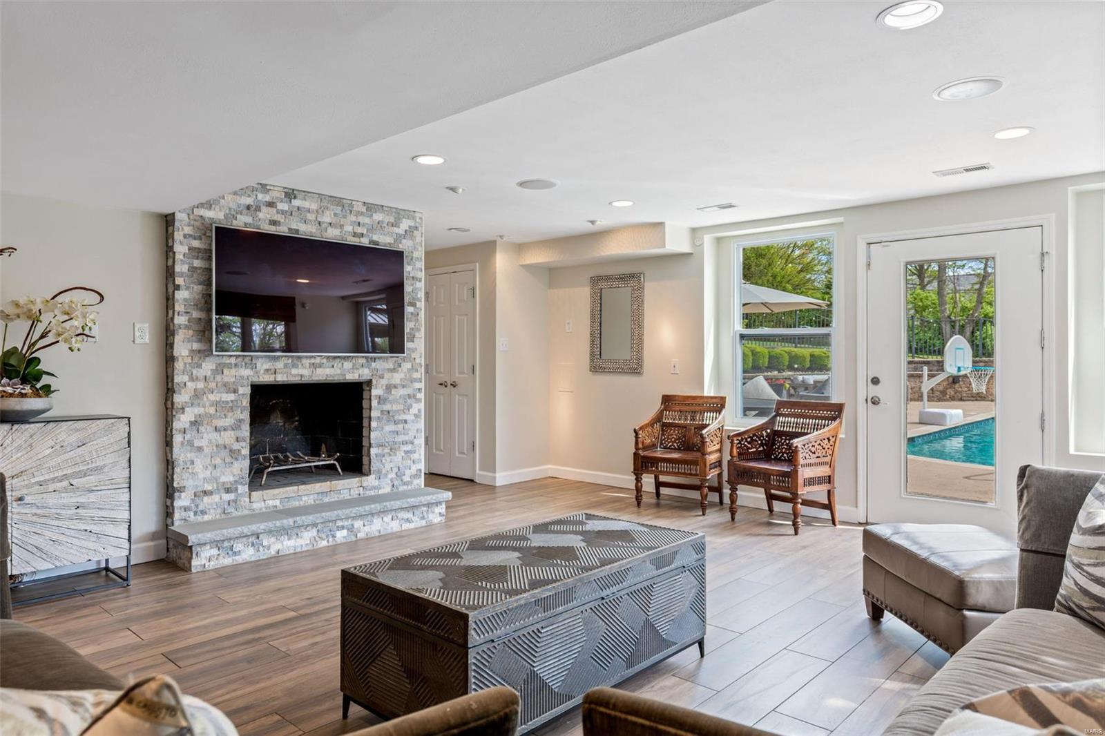 Outer Ladue Drive - Residential