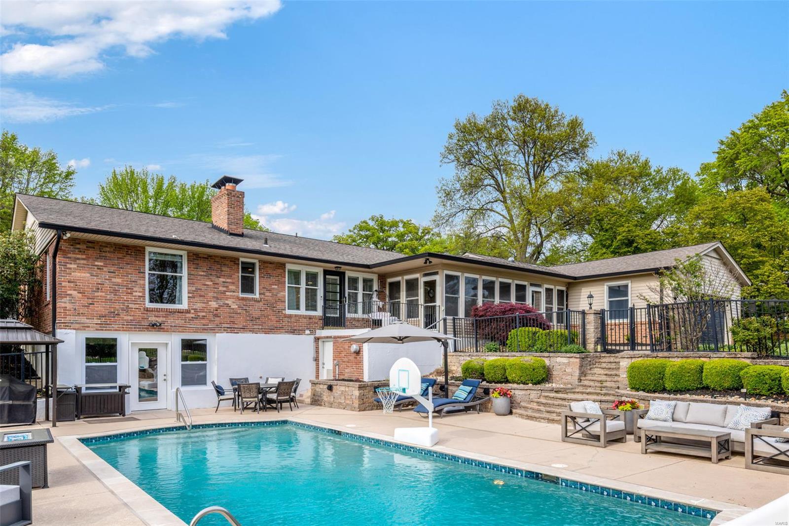 Outer Ladue Drive - Residential