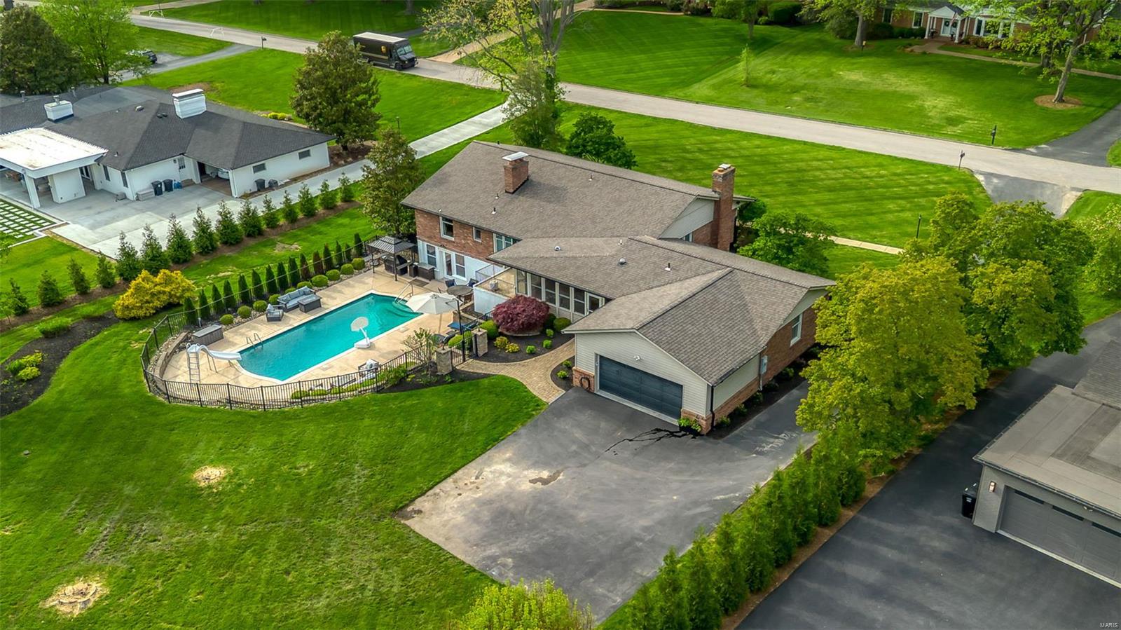 Outer Ladue Drive - Residential