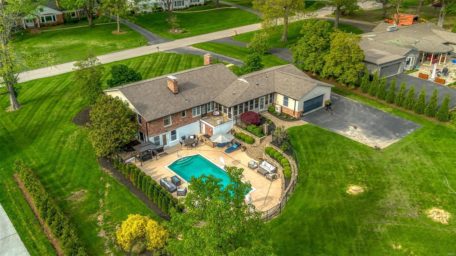 Outer Ladue Drive - Residential