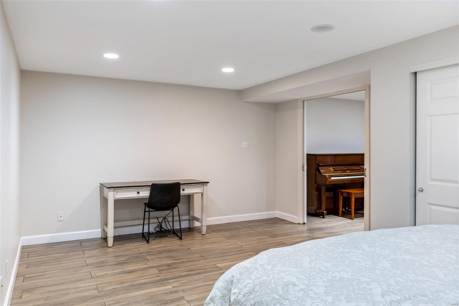 Outer Ladue Drive - Residential