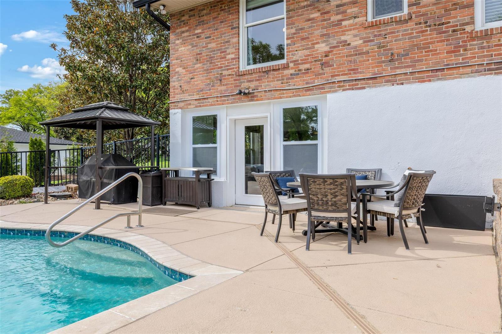 Outer Ladue Drive - Residential