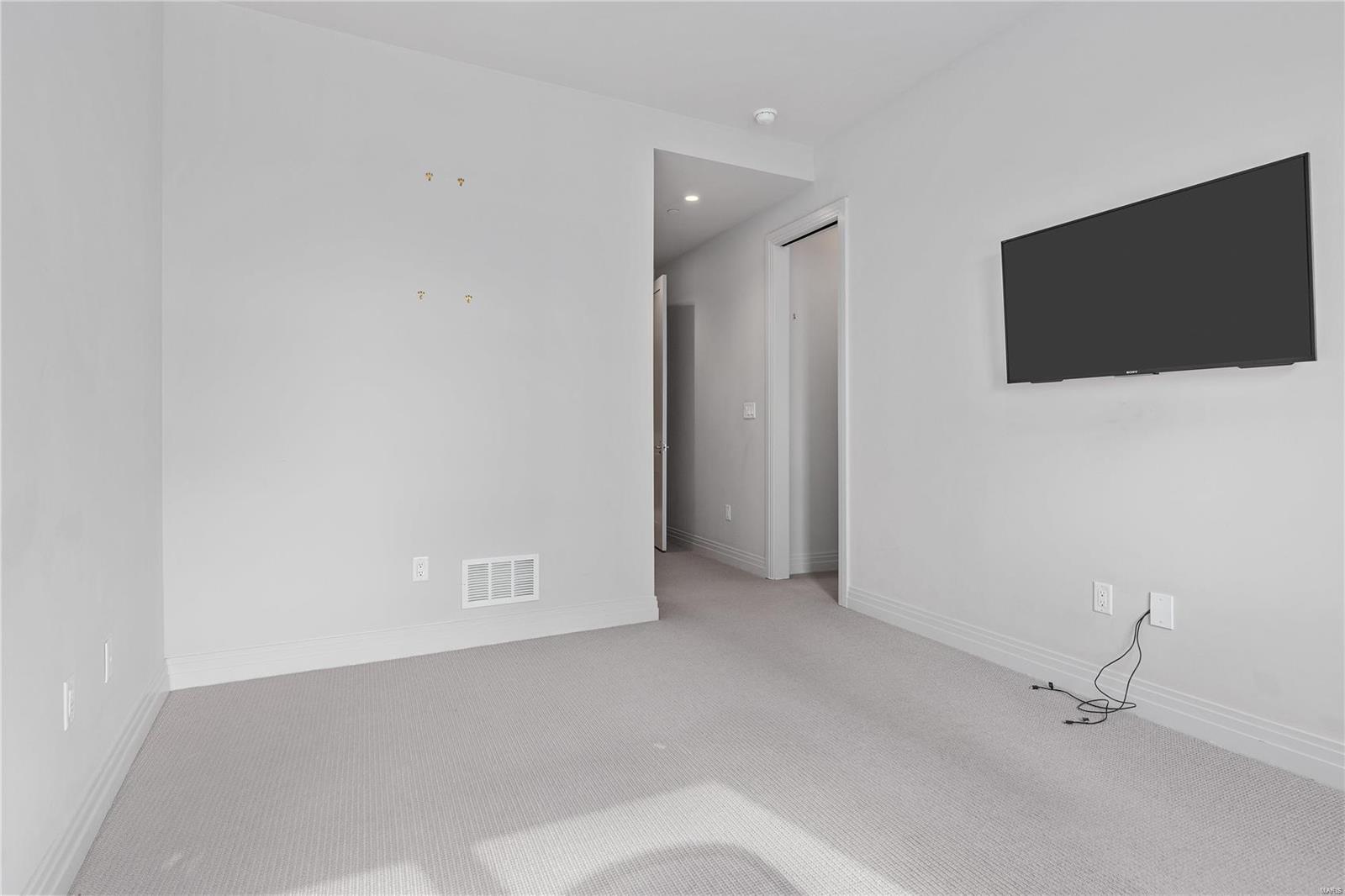 Crescent Condo - Residential