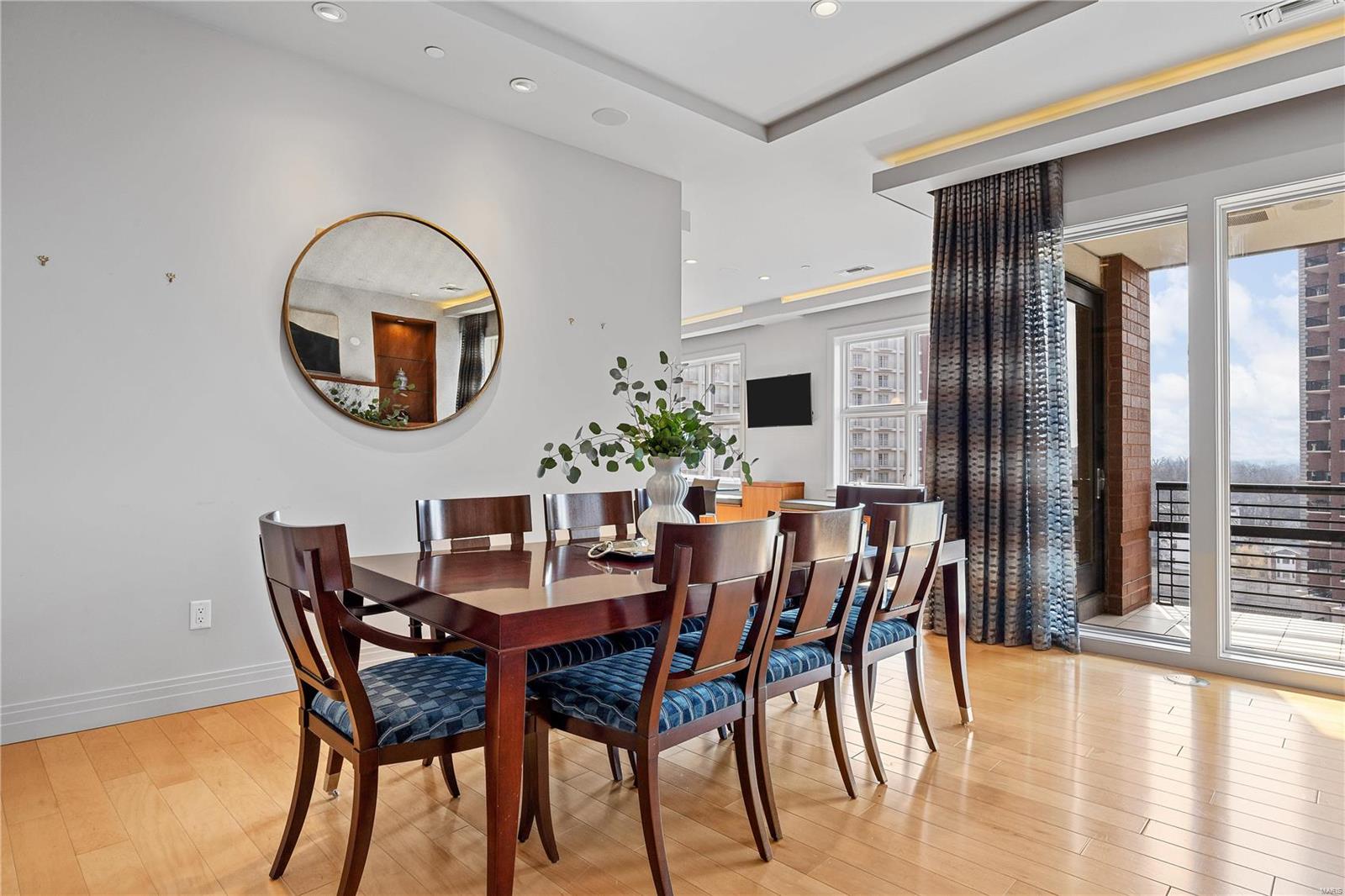 Crescent Condo - Residential