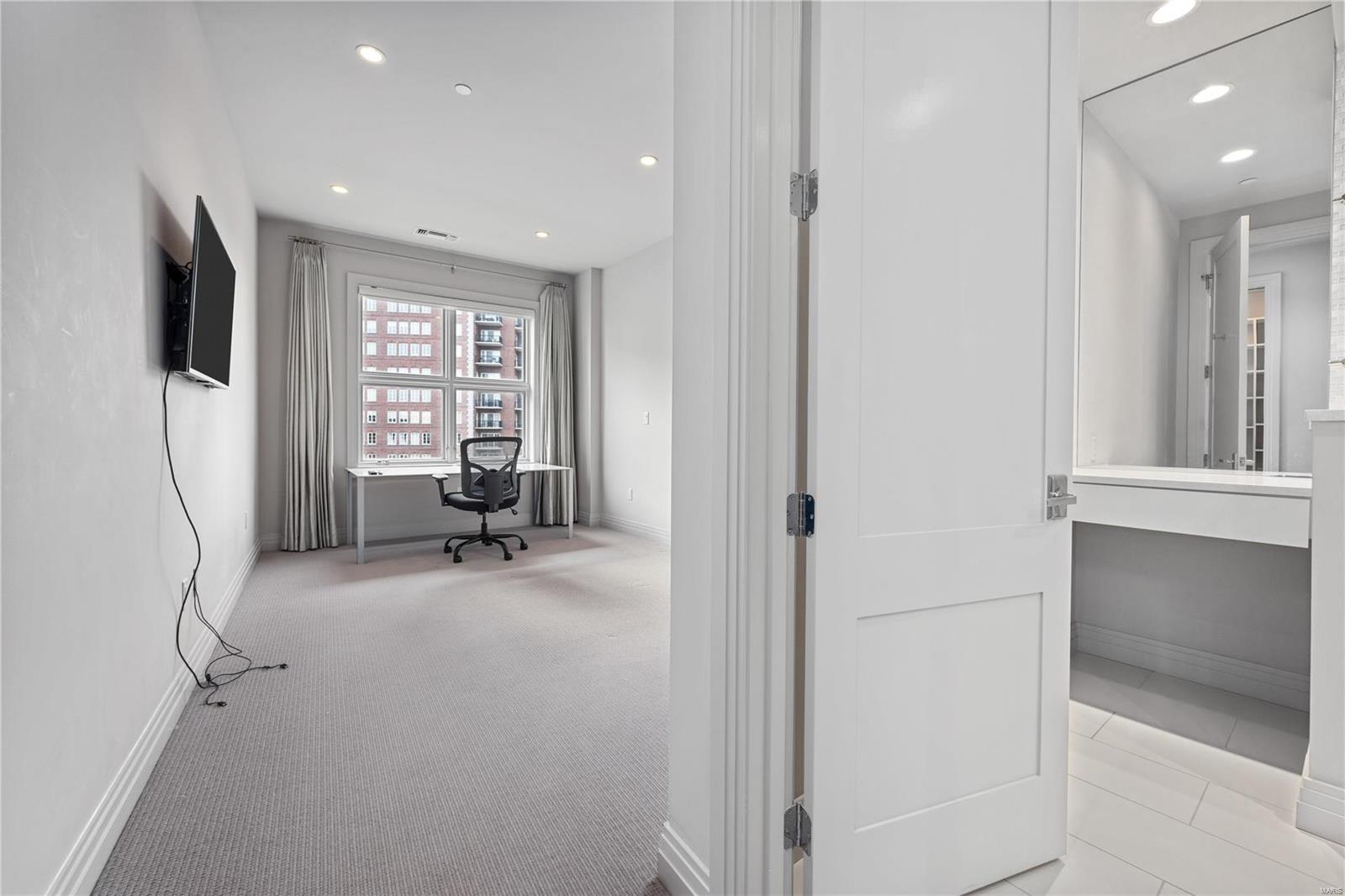 Crescent Condo - Residential